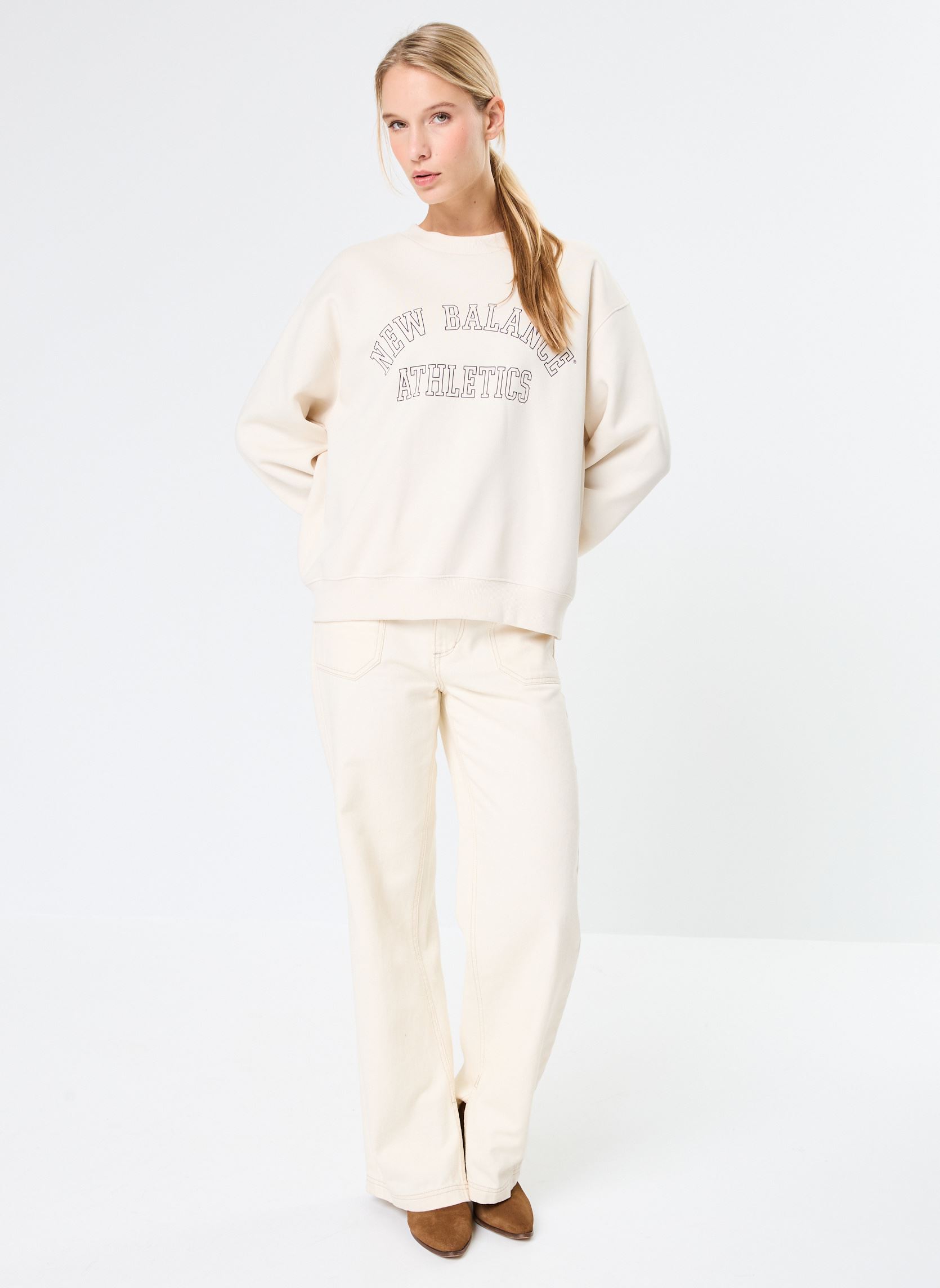 Sweater Graphic Fleece Crew dames beige New Balance Sweater Graphic Fleece Crew dames beige Linen