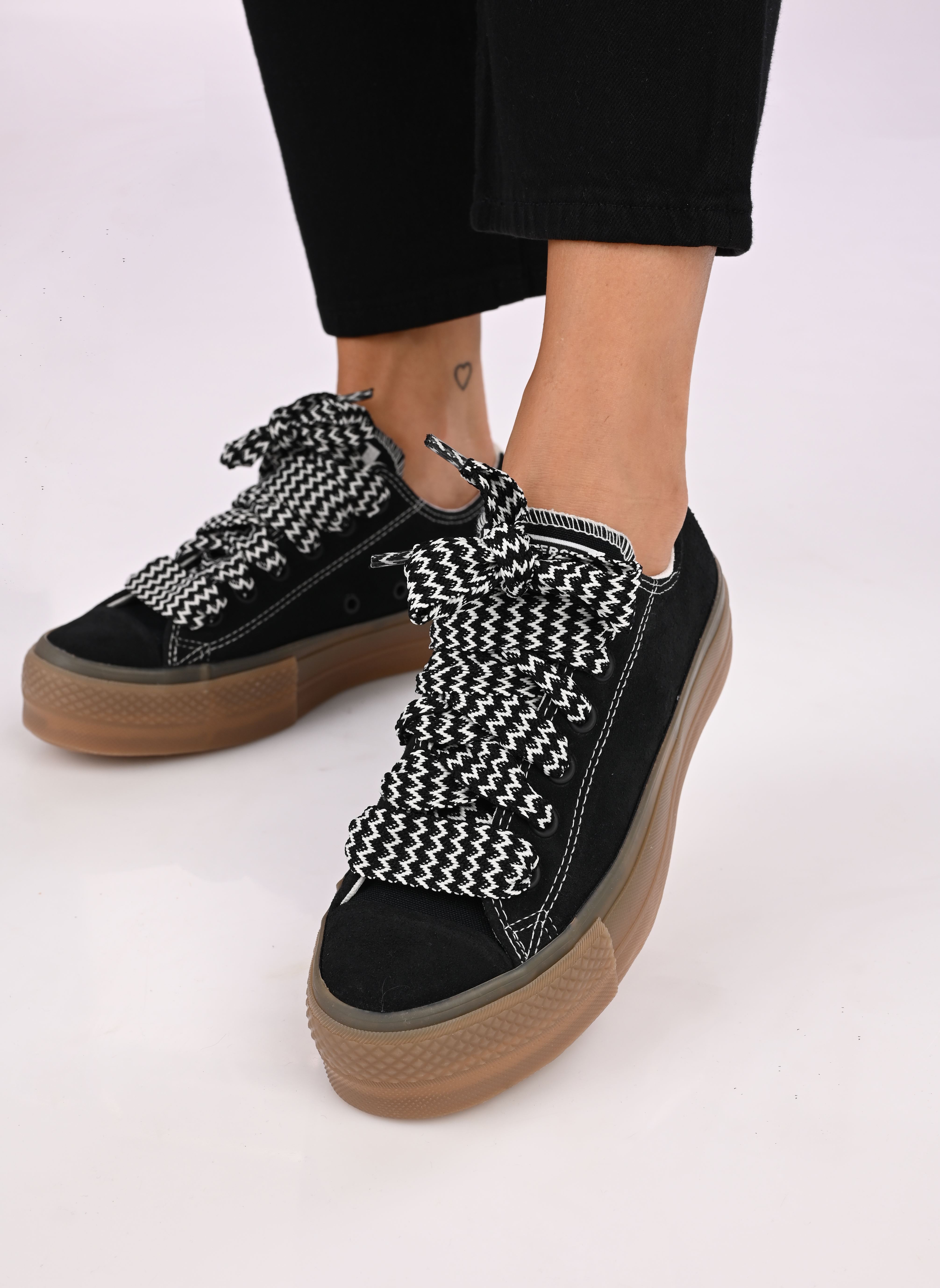 Baskets Chuck Taylor All Star Lift Suede Ox femme noir Converse Baskets Chuck Taylor All Star Lift Suede Ox femme noir BLACK/EGRET/LIGHT BROWN