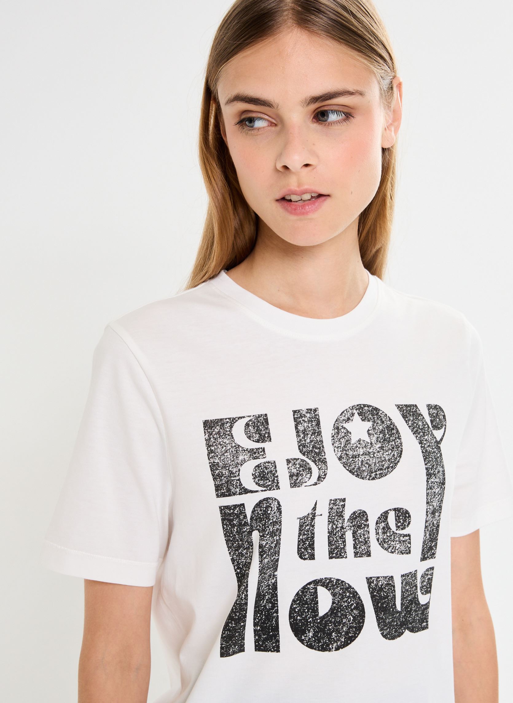 Tee-shirts manches courtes VISYBIL STAR O-NECK S/S T-SHIRT femme blanc Vila Tee-shirts manches courtes VISYBIL STAR O-NECK S/S T-SHIRT femme blanc Snow white black