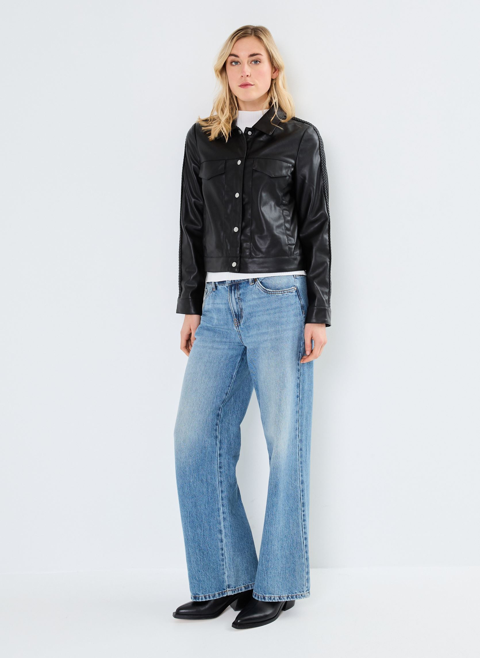 Jassen VIPEN COATED L/S BRAID JACKET dames zwart Vila Jassen VIPEN COATED L/S BRAID JACKET dames zwart Black Beauty