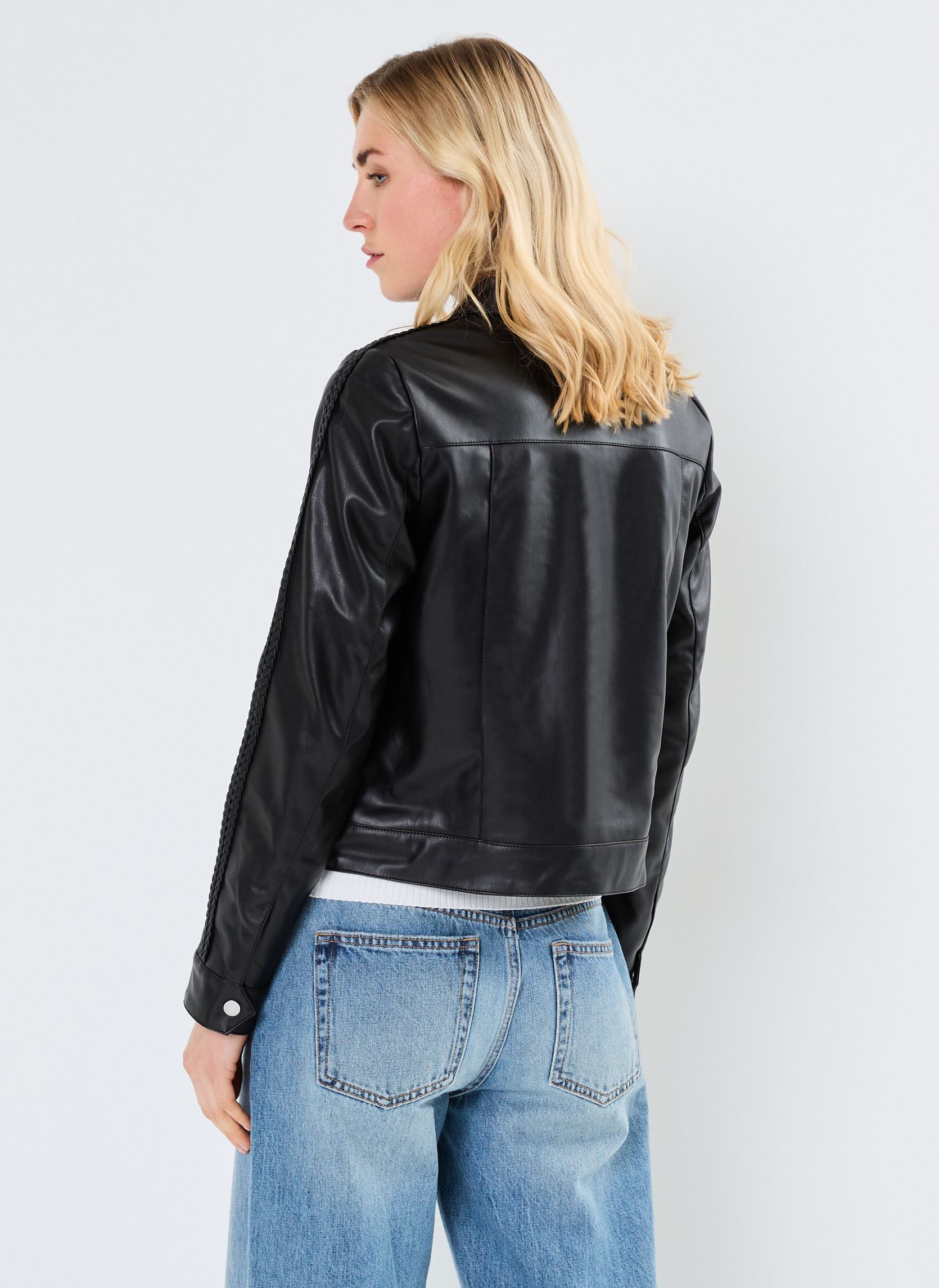 Jassen VIPEN COATED L/S BRAID JACKET dames zwart Vila Jassen VIPEN COATED L/S BRAID JACKET dames zwart Black Beauty