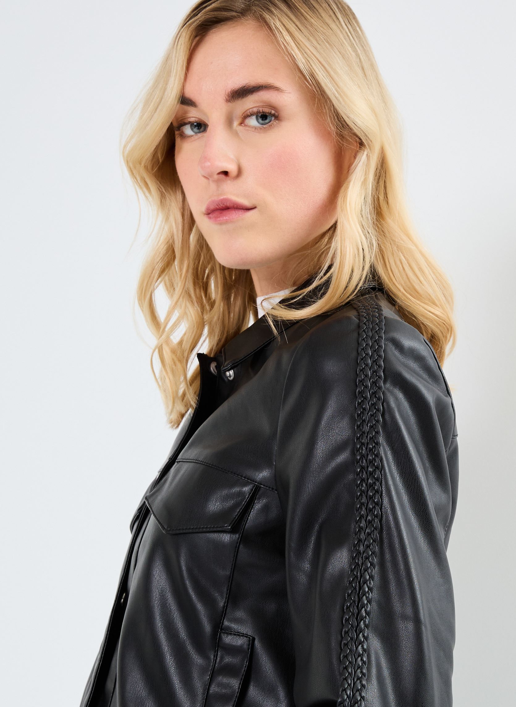 Jassen VIPEN COATED L/S BRAID JACKET dames zwart Vila Jassen VIPEN COATED L/S BRAID JACKET dames zwart Black Beauty