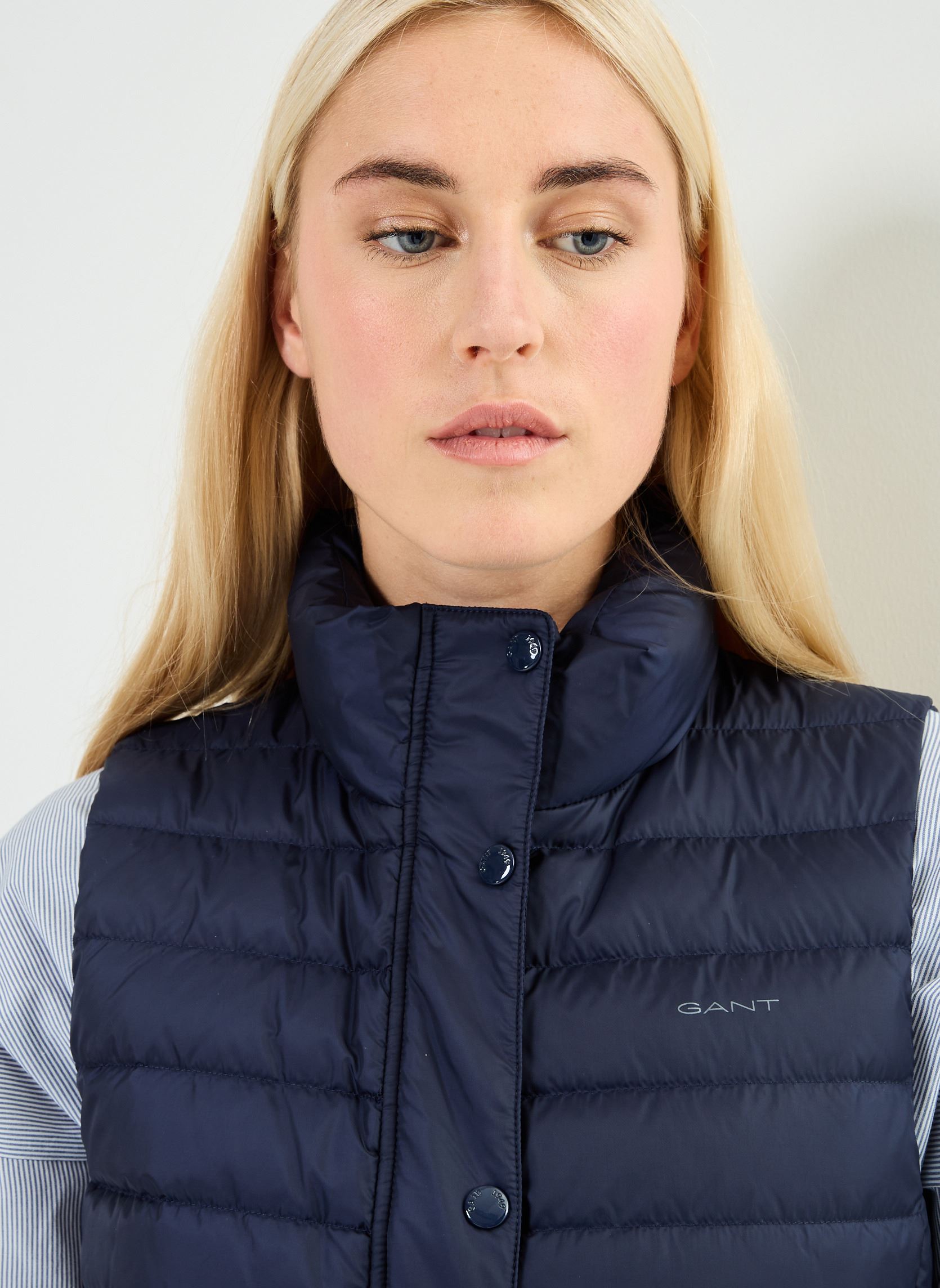 Gewatteerde jassen Light Down Vest 4700280 dames blauw GANT Gewatteerde jassen Light Down Vest 4700280 dames blauw BLEU NUIT