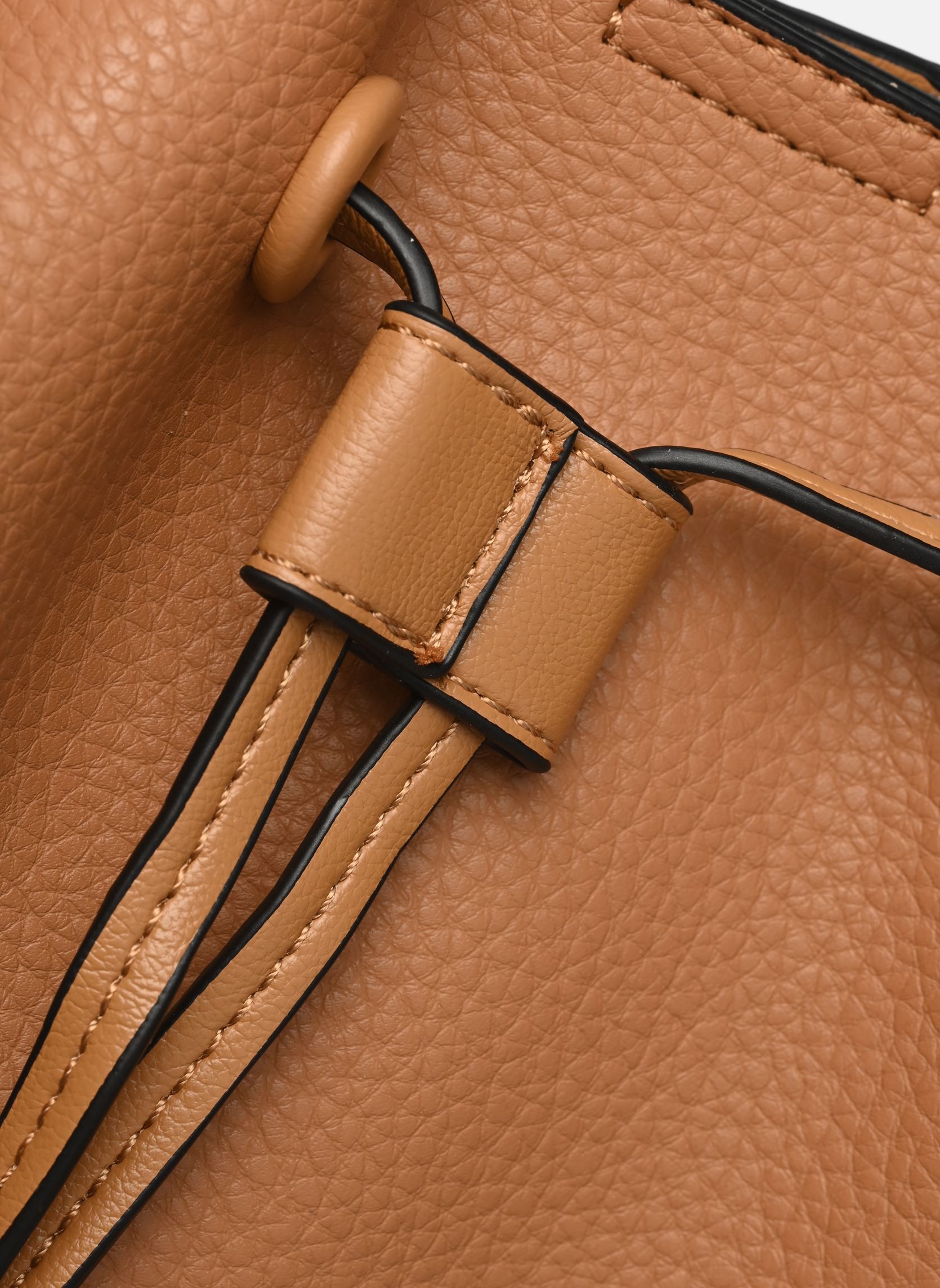 Sacs bandoulière Sac seau BOSEAU femme marron MADE BY Sacs bandoulière Sac seau BOSEAU femme marron CAMEL