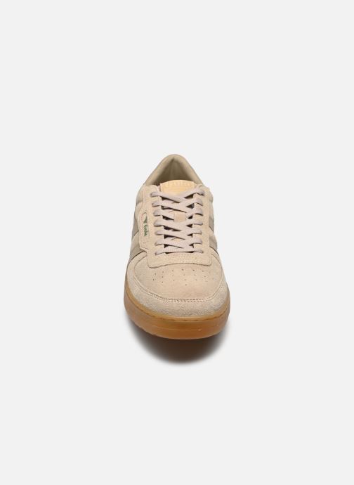 Baskets Gola Hawk Suede '86 M Beige vue portées chaussures