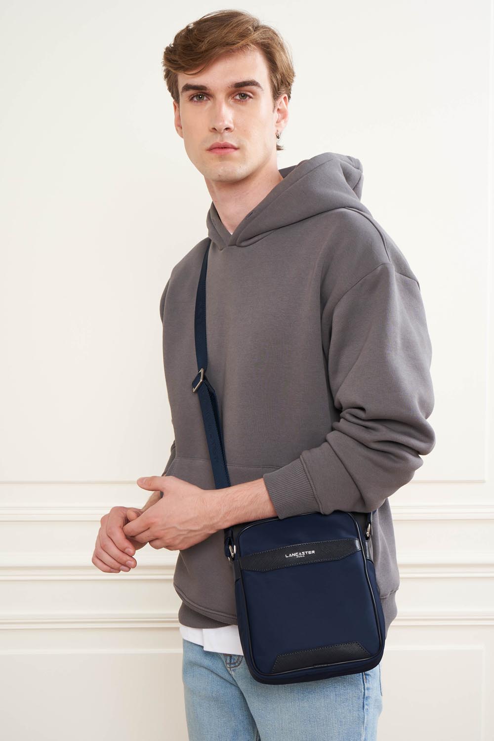 Sacs bandoulière Basic Métropole homme bleu Lancaster Sacs bandoulière Basic Métropole homme bleu Bleu foncé
