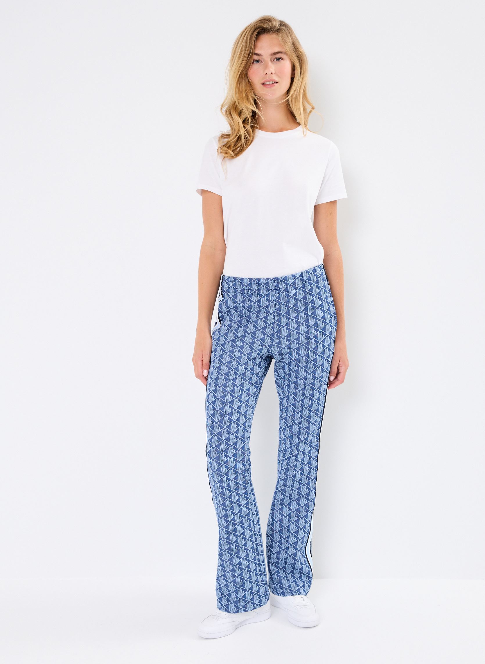 Bas de jogging pantalon de survetement monogramme femme bleu Lacoste Bas de jogging pantalon de survetement monogramme femme bleu SPHERE/PANORAMAPHERE/PANORAMA