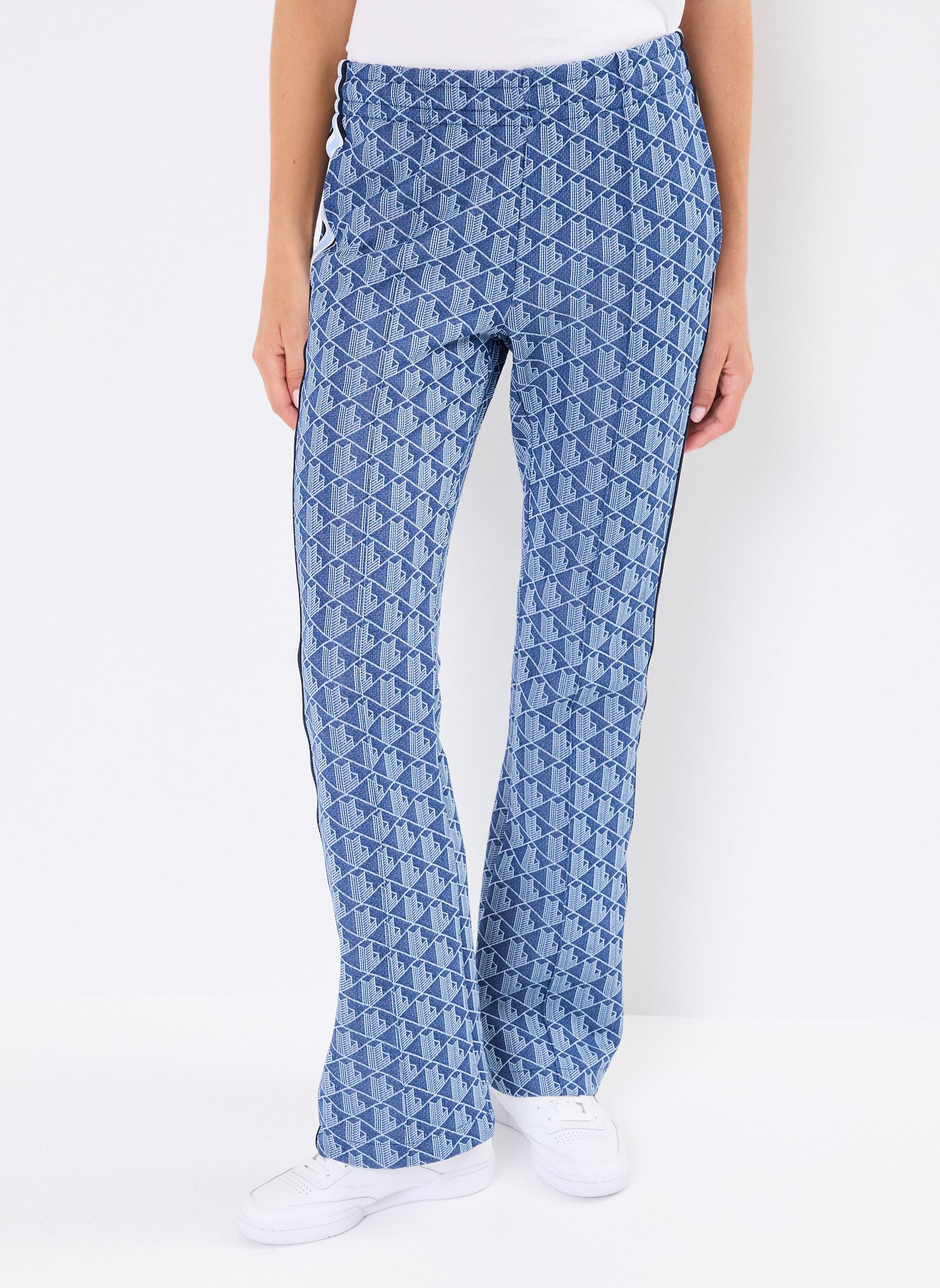 Bas de jogging pantalon de survetement monogramme femme bleu Lacoste Bas de jogging pantalon de survetement monogramme femme bleu SPHERE/PANORAMAPHERE/PANORAMA