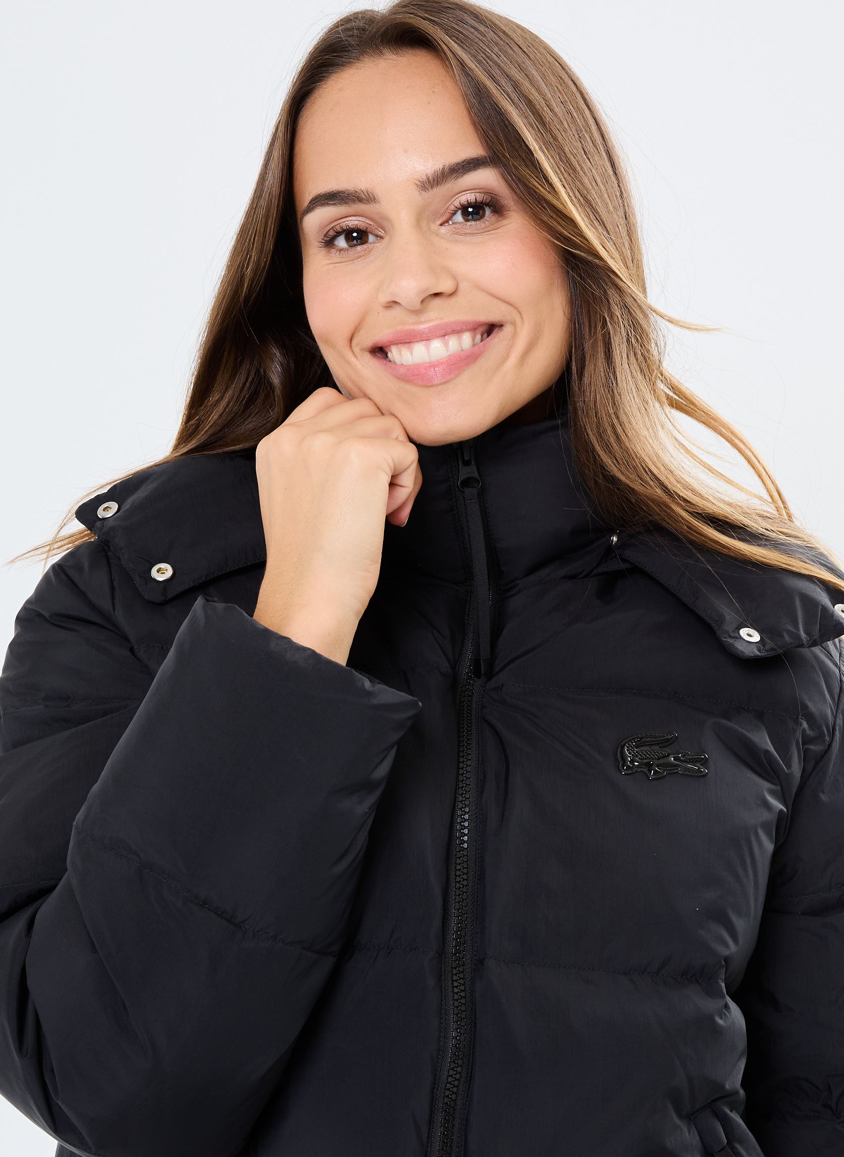 Doudounes Veste courte siglée en duvet avec capuch femme noir Lacoste Doudounes Veste courte siglée en duvet avec capuch femme noir NOIR