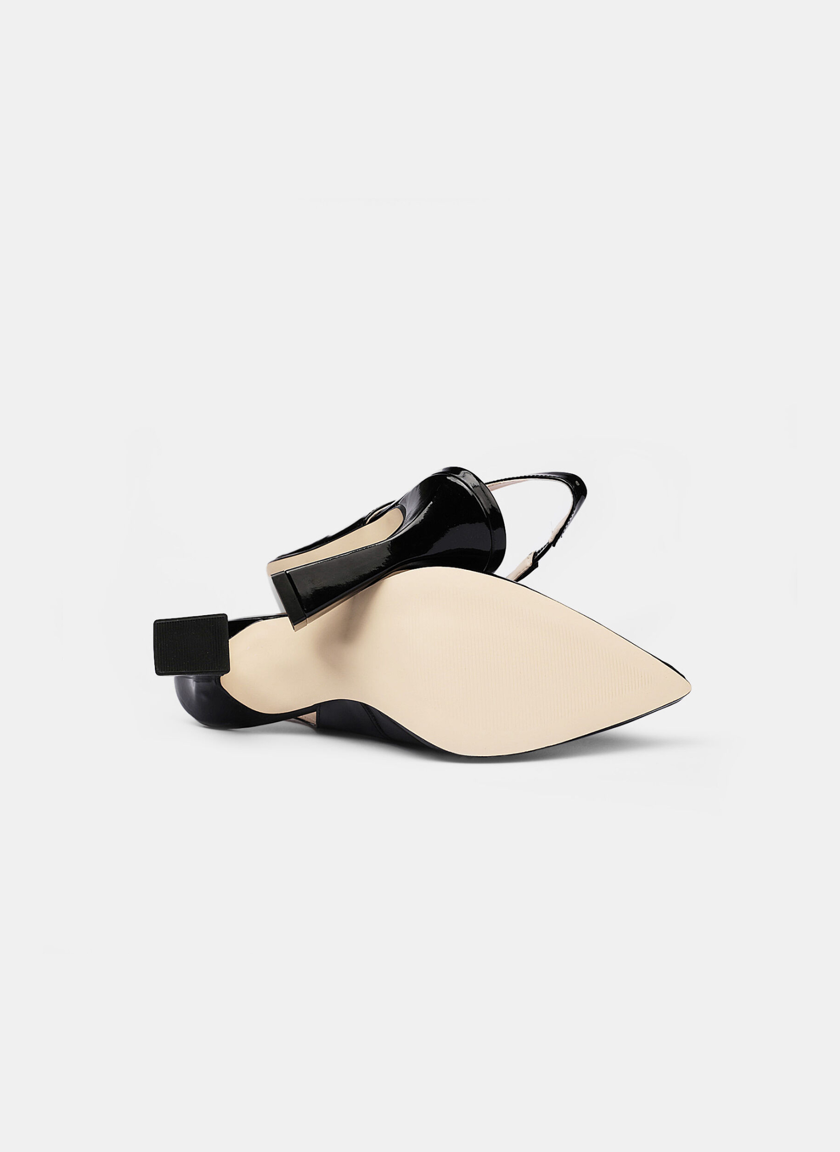 Escarpins En Cuir Noir Bata Pointure 38 - Neufs Sans Emballage - Classiques Et élégants