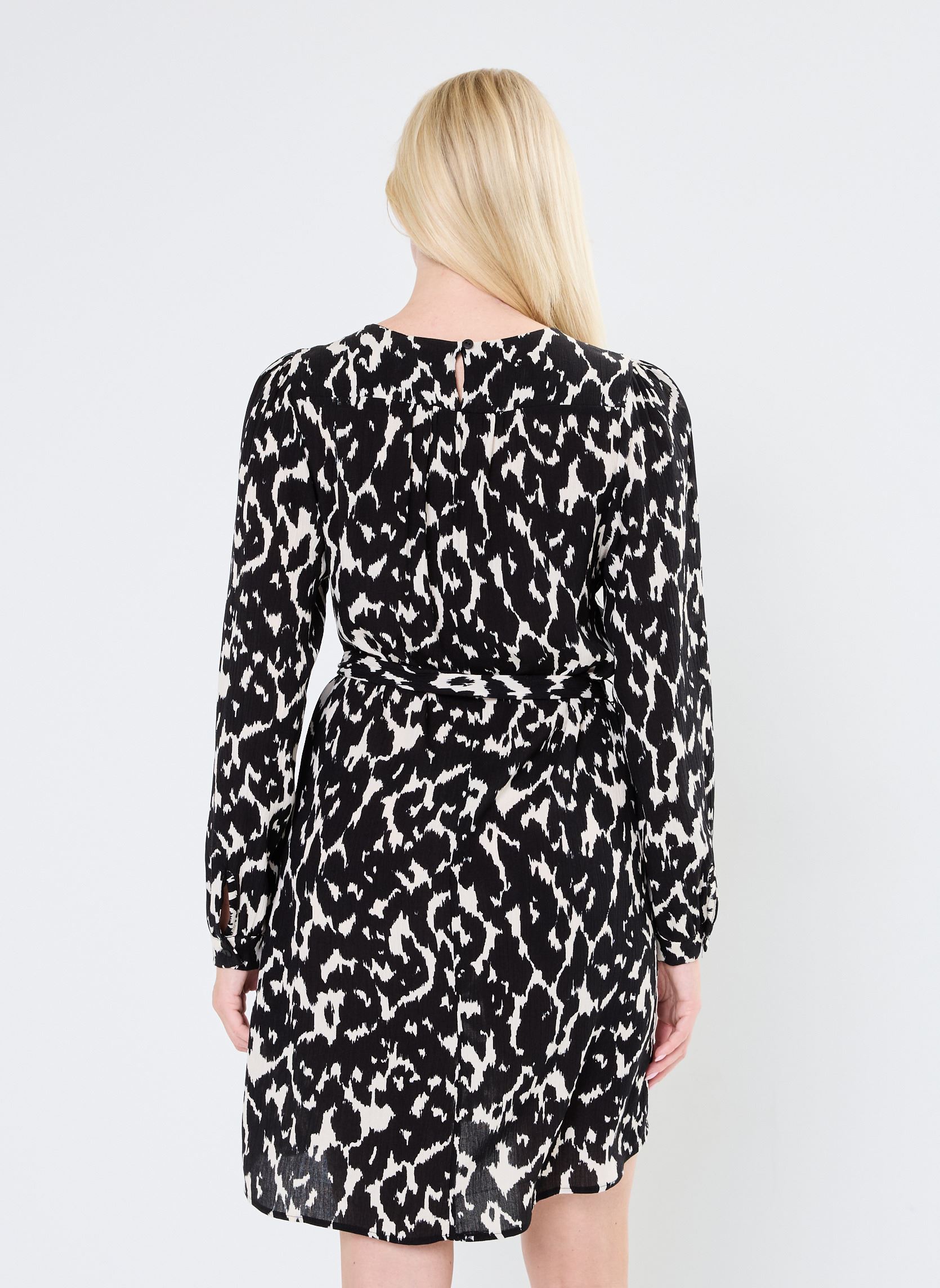 Robe Firoze