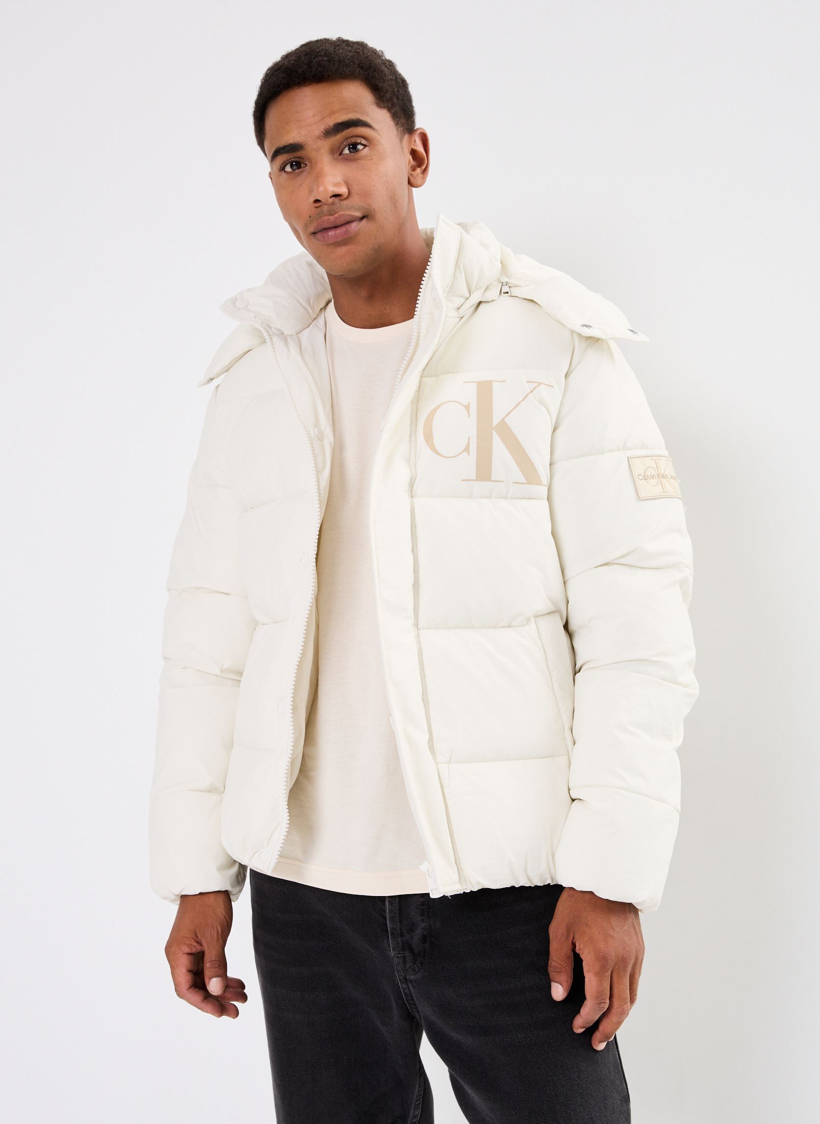 Vêtements Calvin Klein Jeans Essentials Non Down J30J326104 pour Accessoires