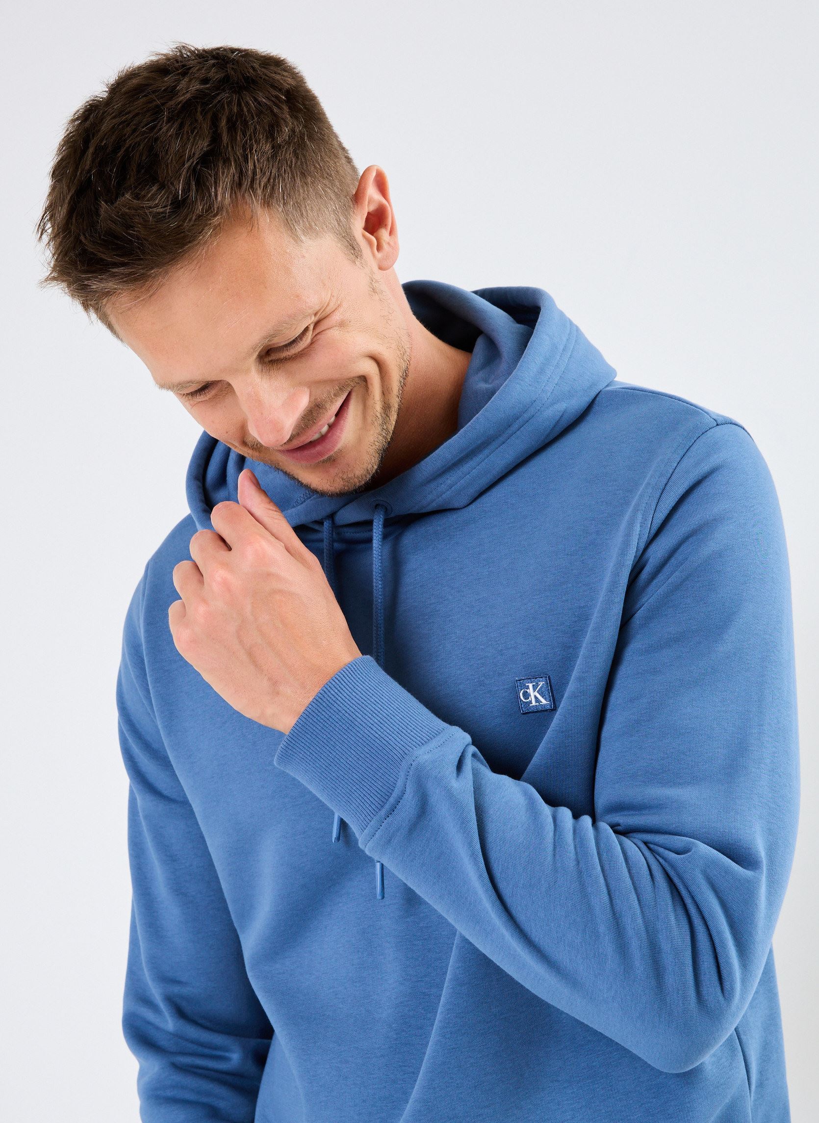 Sweats à capuche Ck Embro Badge Hoodi J30J325149 homme bleu Calvin Klein Jeans Sweats à capuche Ck Embro Badge Hoodi J30J325149 homme bleu BLUE
