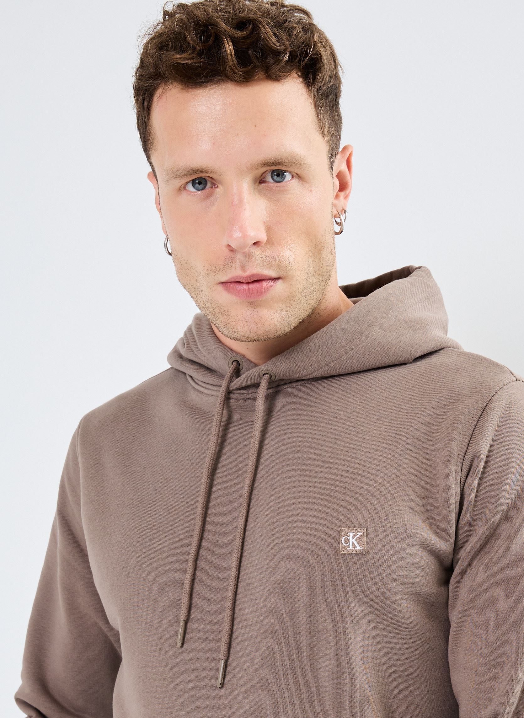Sweats à capuche Ck Embro Badge Hoodi J30J325149 homme marron Calvin Klein Jeans Sweats à capuche Ck Embro Badge Hoodi J30J325149 homme marron GREY