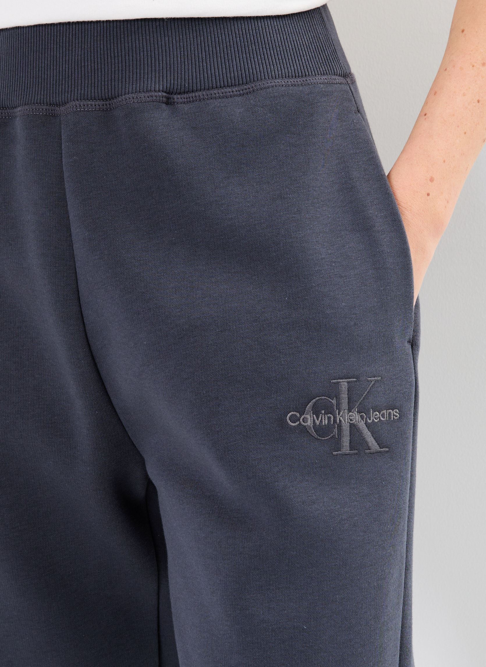 Pantaloni da jogging Monologo Cuffed Jog J20J223590 donna nero Calvin Klein Jeans Pantaloni da jogging Monologo Cuffed Jog J20J223590 donna nero BLACK