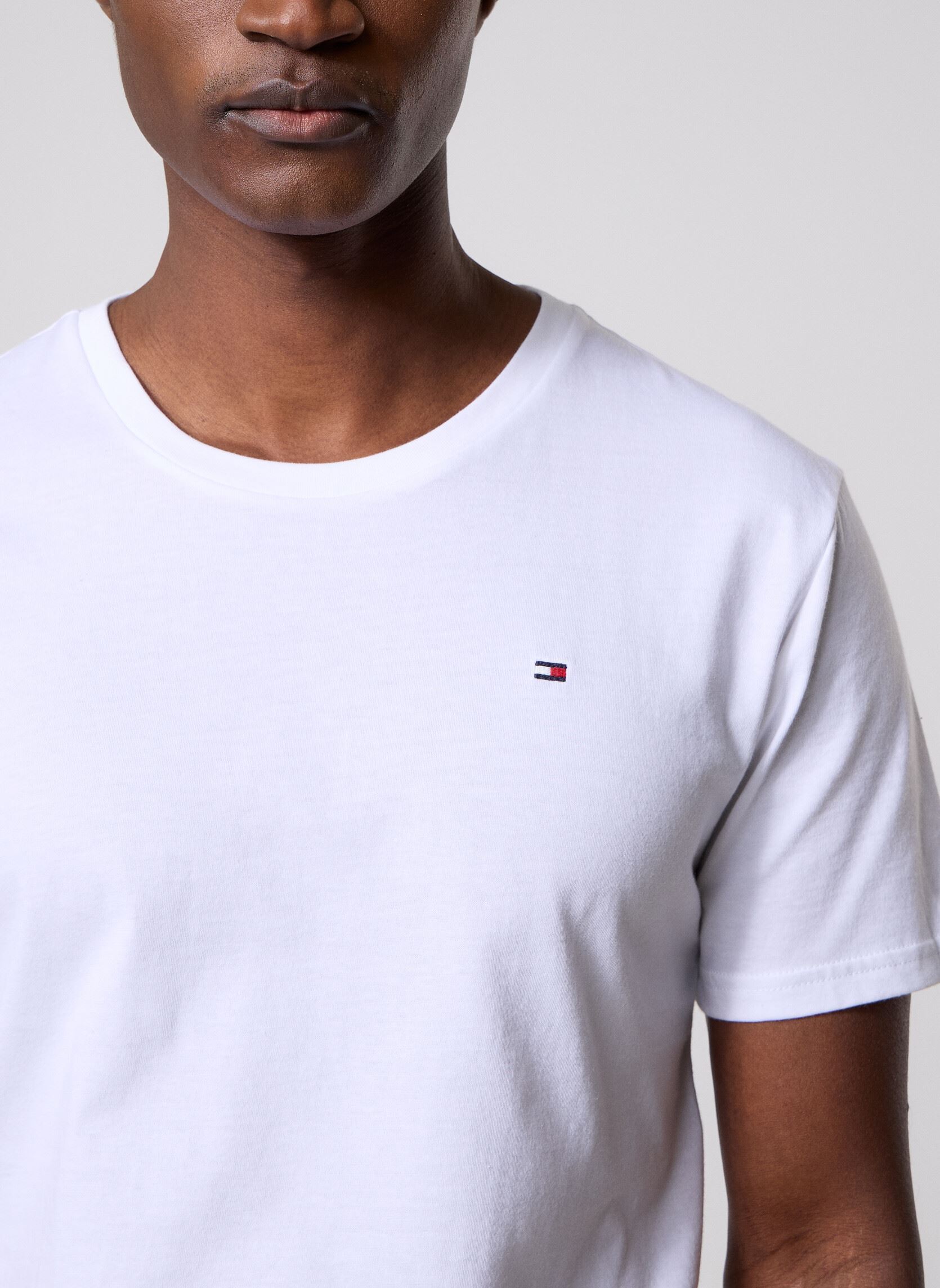 Tee-shirts manches courtes 3P Ss Tee UM0UM03379 homme blanc Tommy Hilfiger Tee-shirts manches courtes 3P Ss Tee UM0UM03379 homme blanc WHITE/BLACK/GREY HEATHER