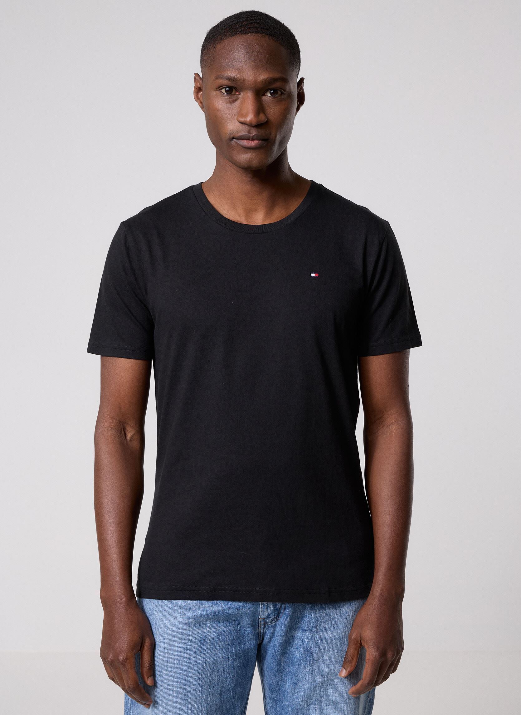Tee-shirts manches courtes 3P Ss Tee UM0UM03379 homme blanc Tommy Hilfiger Tee-shirts manches courtes 3P Ss Tee UM0UM03379 homme blanc WHITE/BLACK/GREY HEATHER