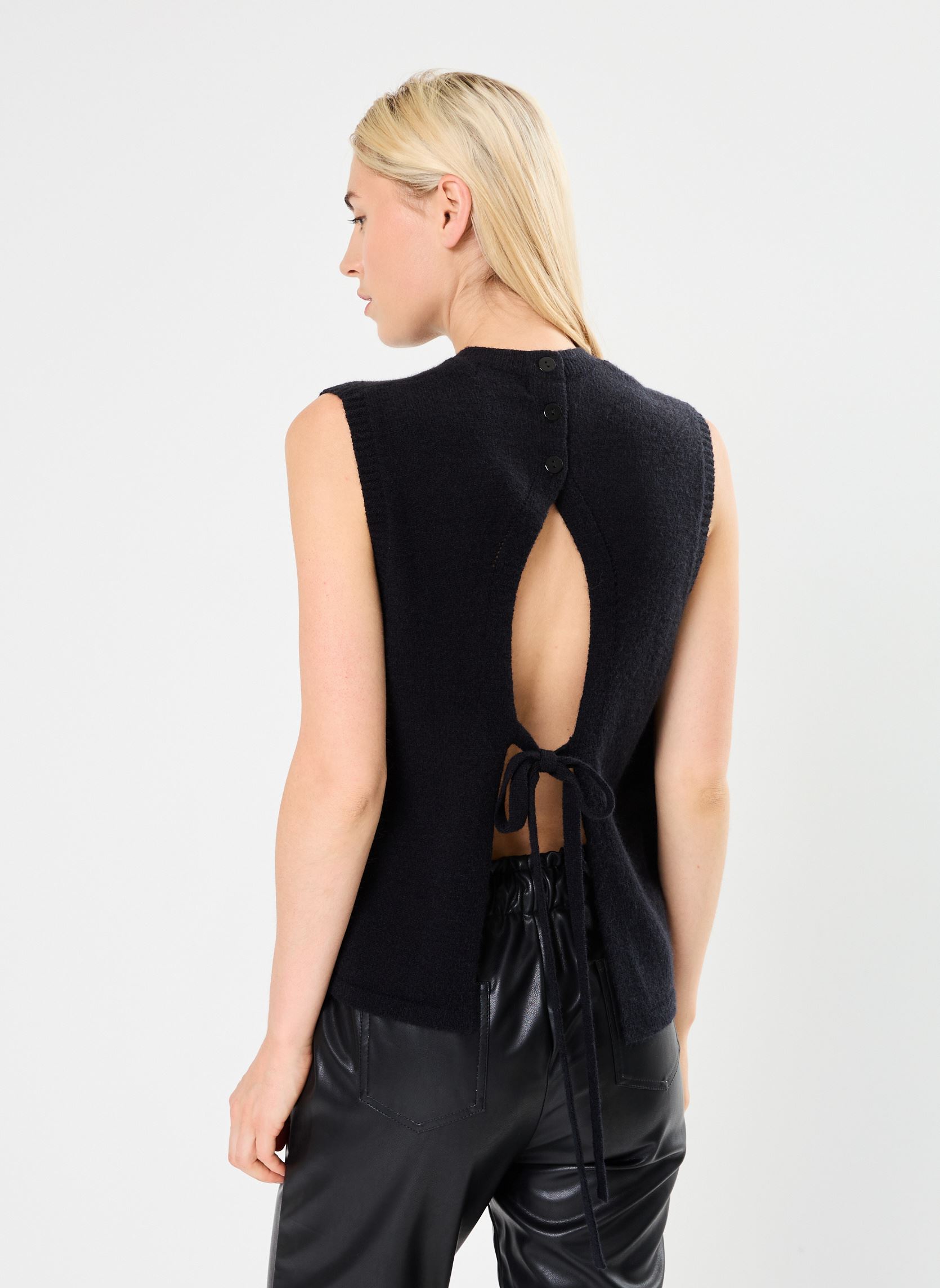 Truien LADIES KNITTED SLEEVELESS SWEATER dames zwart Molly Bracken Truien LADIES KNITTED SLEEVELESS SWEATER dames zwart BLACK