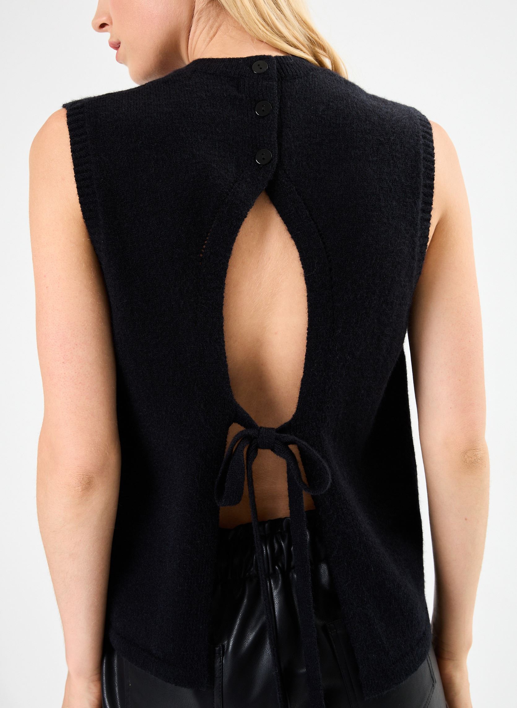 Truien LADIES KNITTED SLEEVELESS SWEATER dames zwart Molly Bracken Truien LADIES KNITTED SLEEVELESS SWEATER dames zwart BLACK