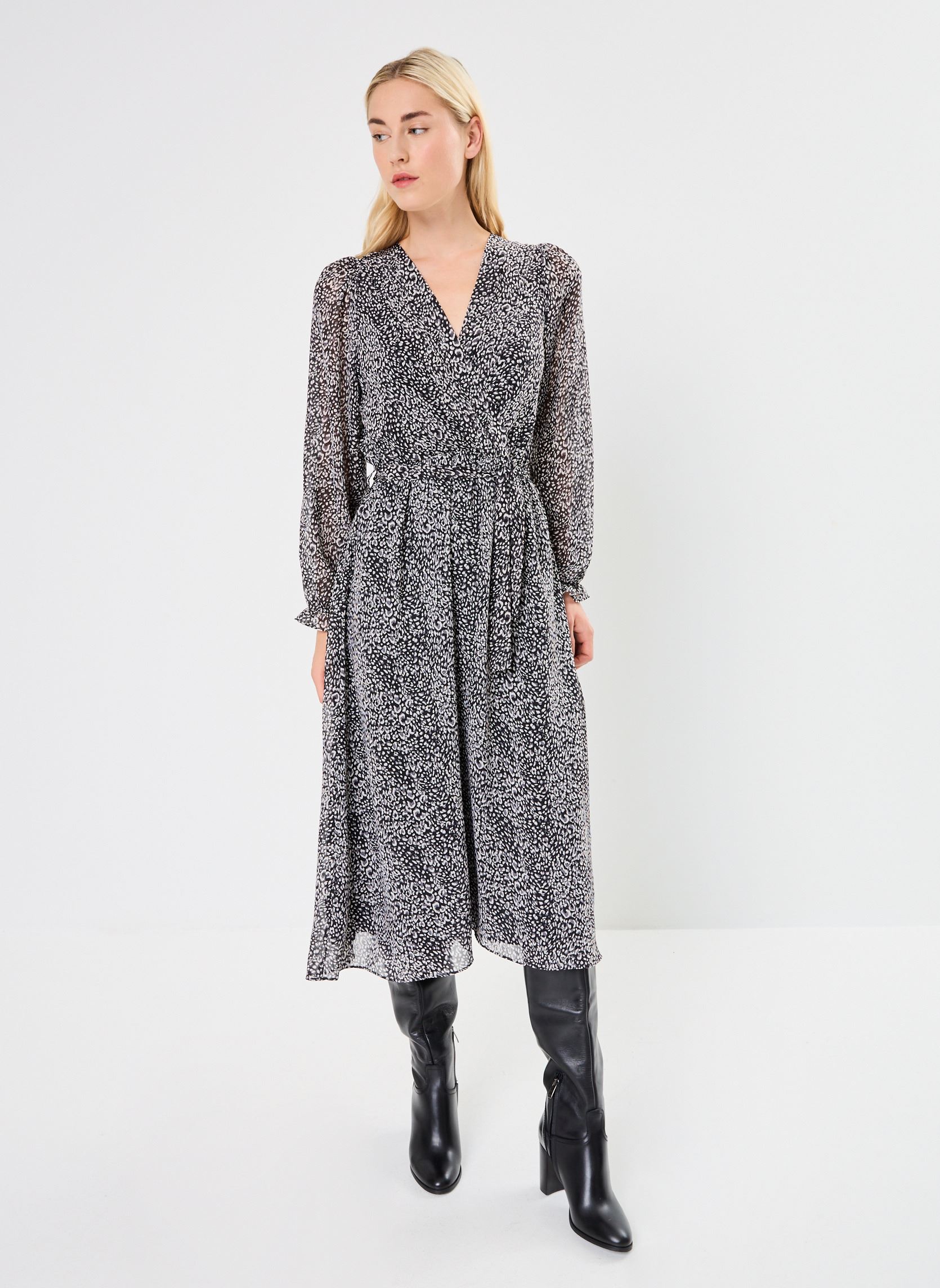 Jurken LADIES WOVEN DRESS dames zwart Molly Bracken Jurken LADIES WOVEN DRESS dames zwart BLACK GAIA