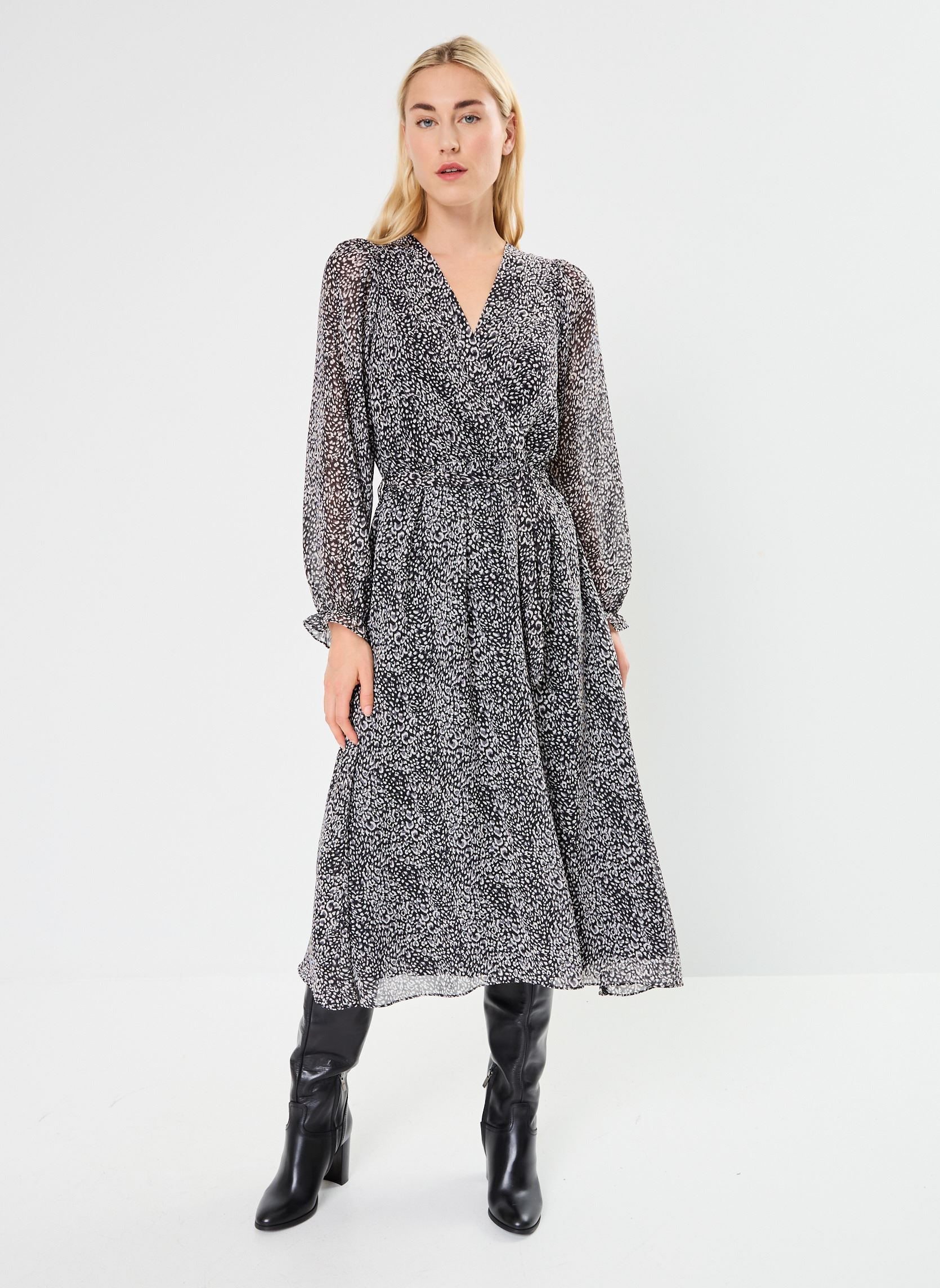 Jurken LADIES WOVEN DRESS dames zwart Molly Bracken Jurken LADIES WOVEN DRESS dames zwart BLACK GAIA