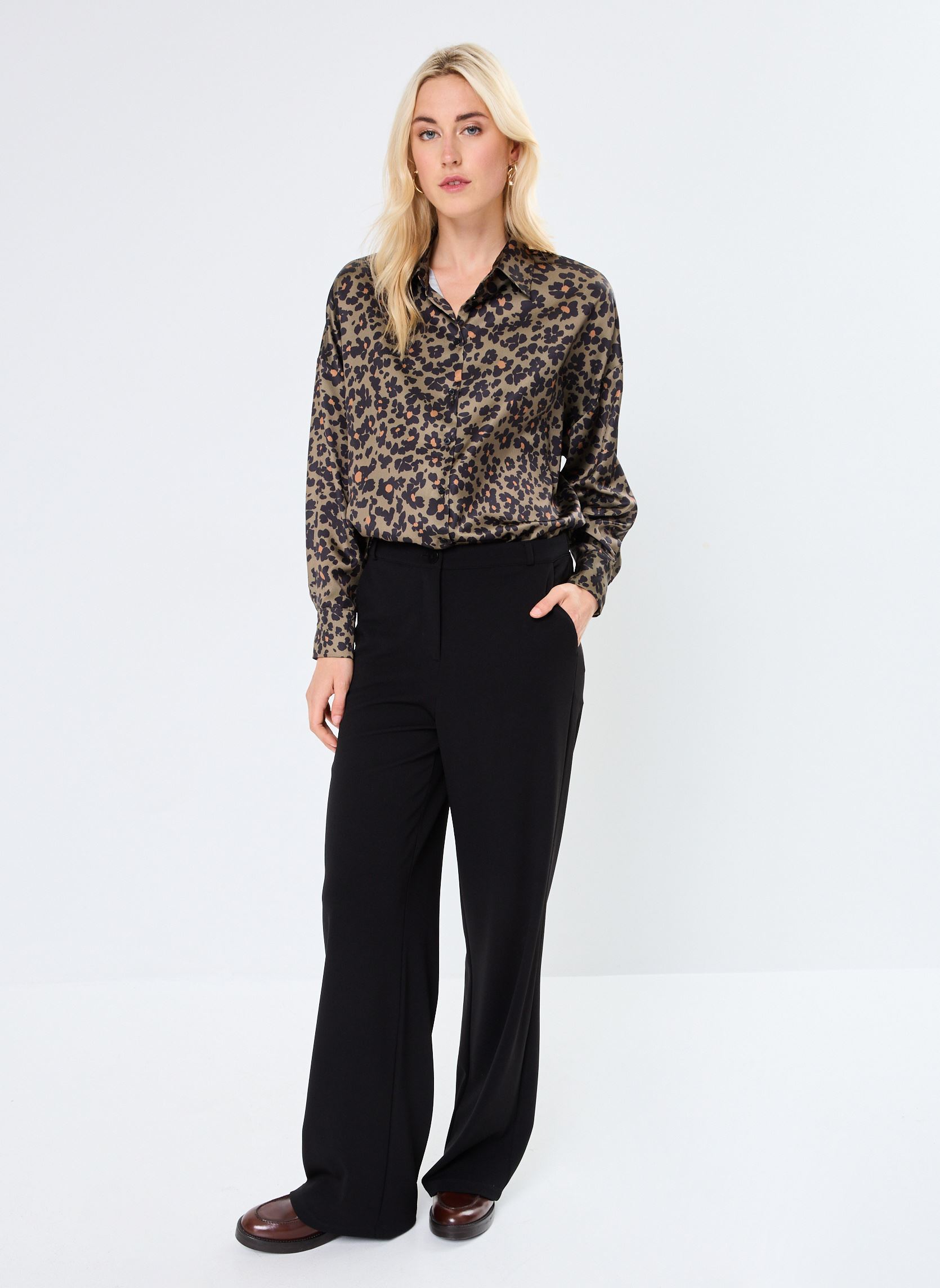 Chemises manches longues LADIES WOVEN SHIRT femme vert Molly Bracken Chemises manches longues LADIES WOVEN SHIRT femme vert KHAKI ERIN