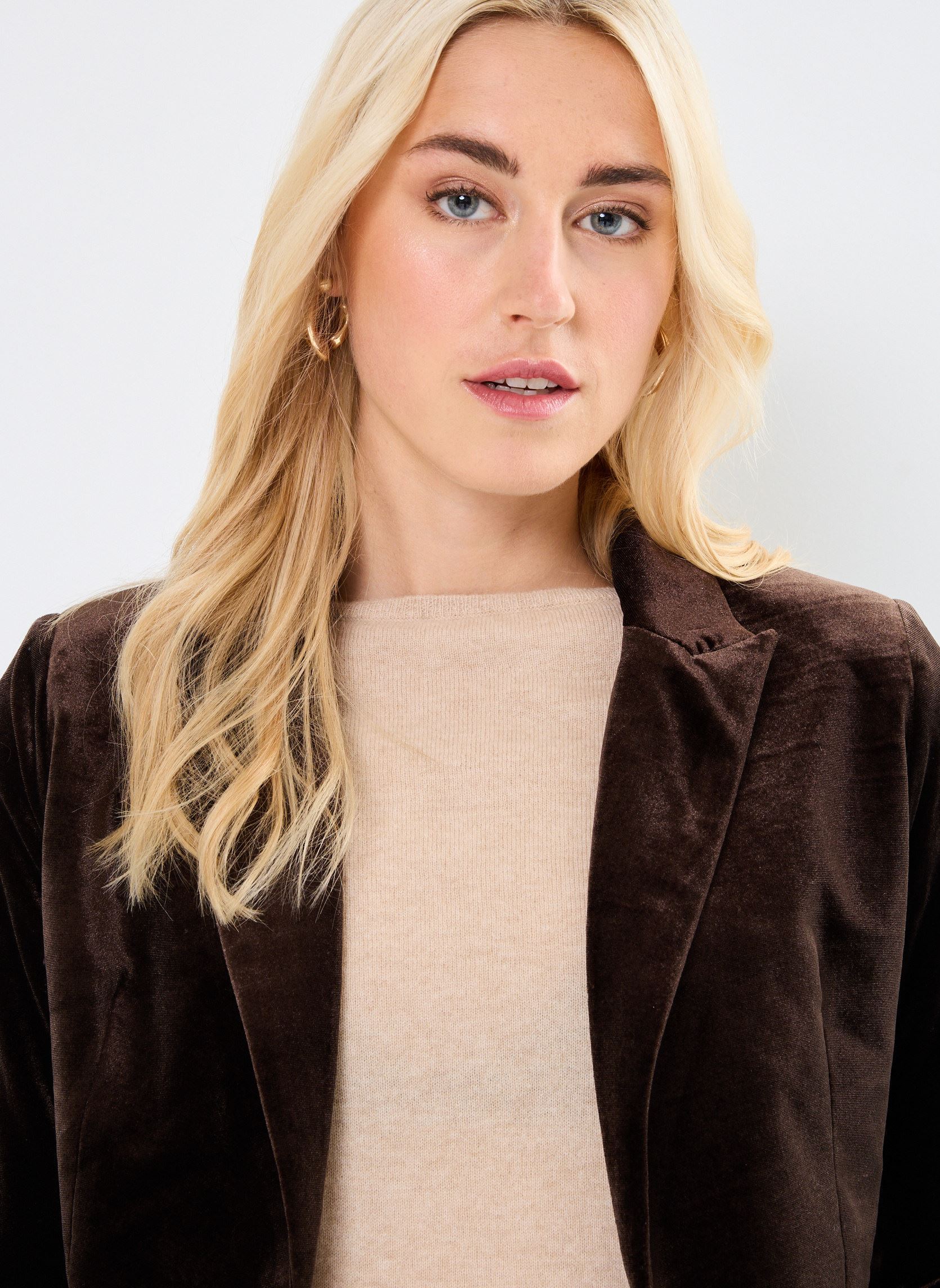 Vestes de blazer LADIES KNITTED BLAZER femme marron Molly Bracken Vestes de blazer LADIES KNITTED BLAZER femme marron CHOCOLATE