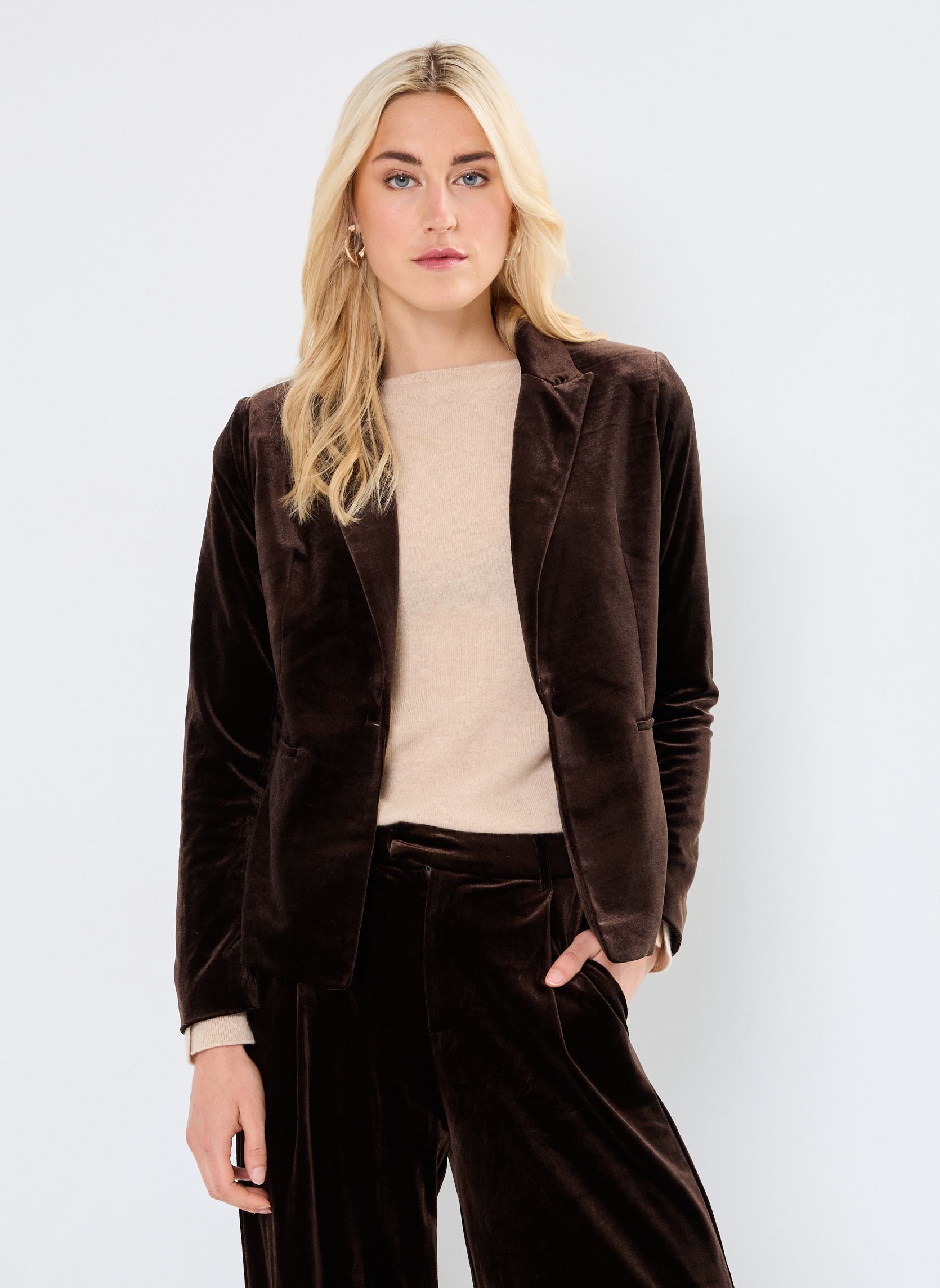 Vestes de blazer LADIES KNITTED BLAZER femme marron Molly Bracken Vestes de blazer LADIES KNITTED BLAZER femme marron CHOCOLATE