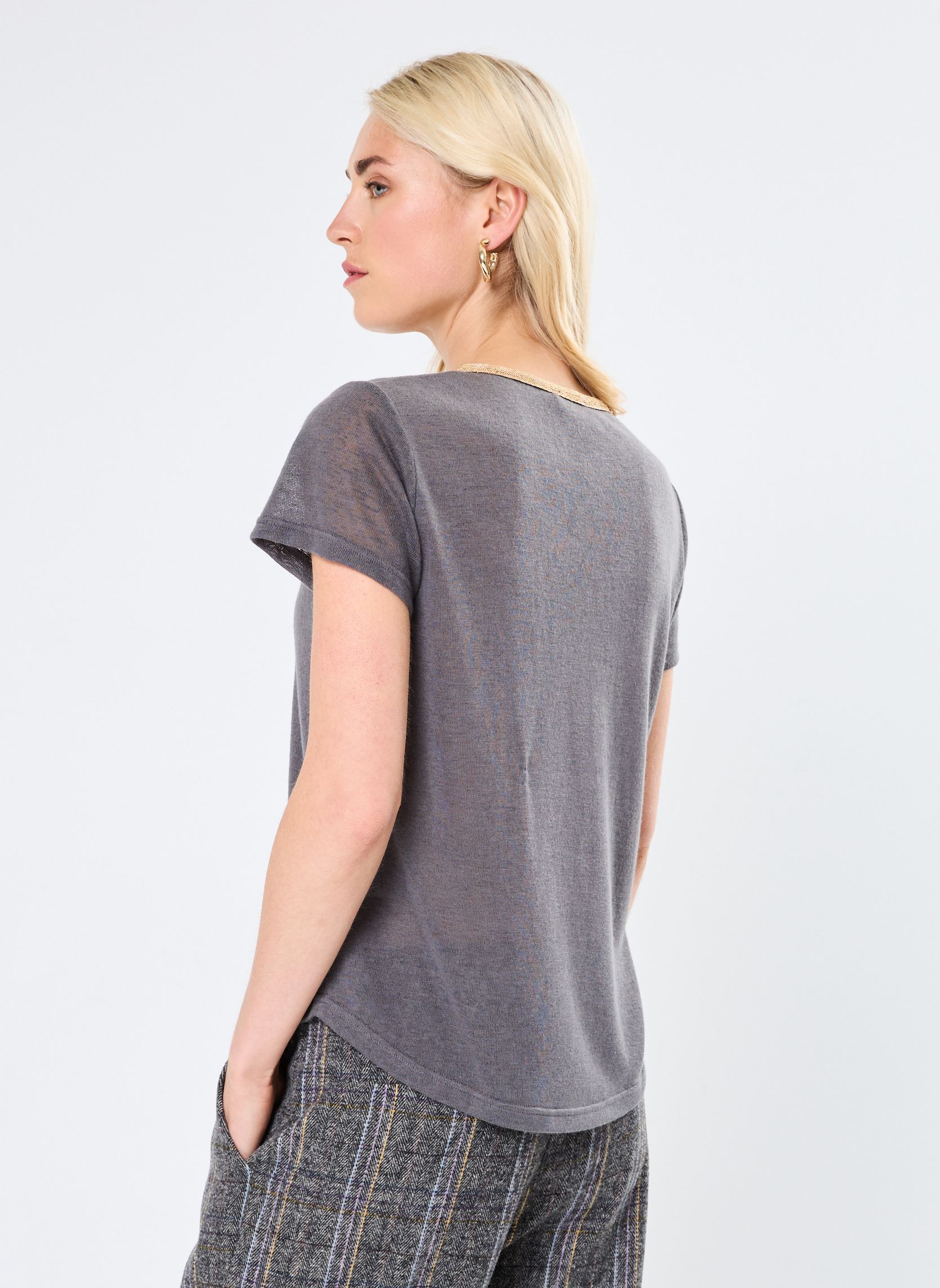 T-shirts met korte mouwen LADIES KNITTED TEE dames grijs Molly Bracken T-shirts met korte mouwen LADIES KNITTED TEE dames grijs DARK GREY