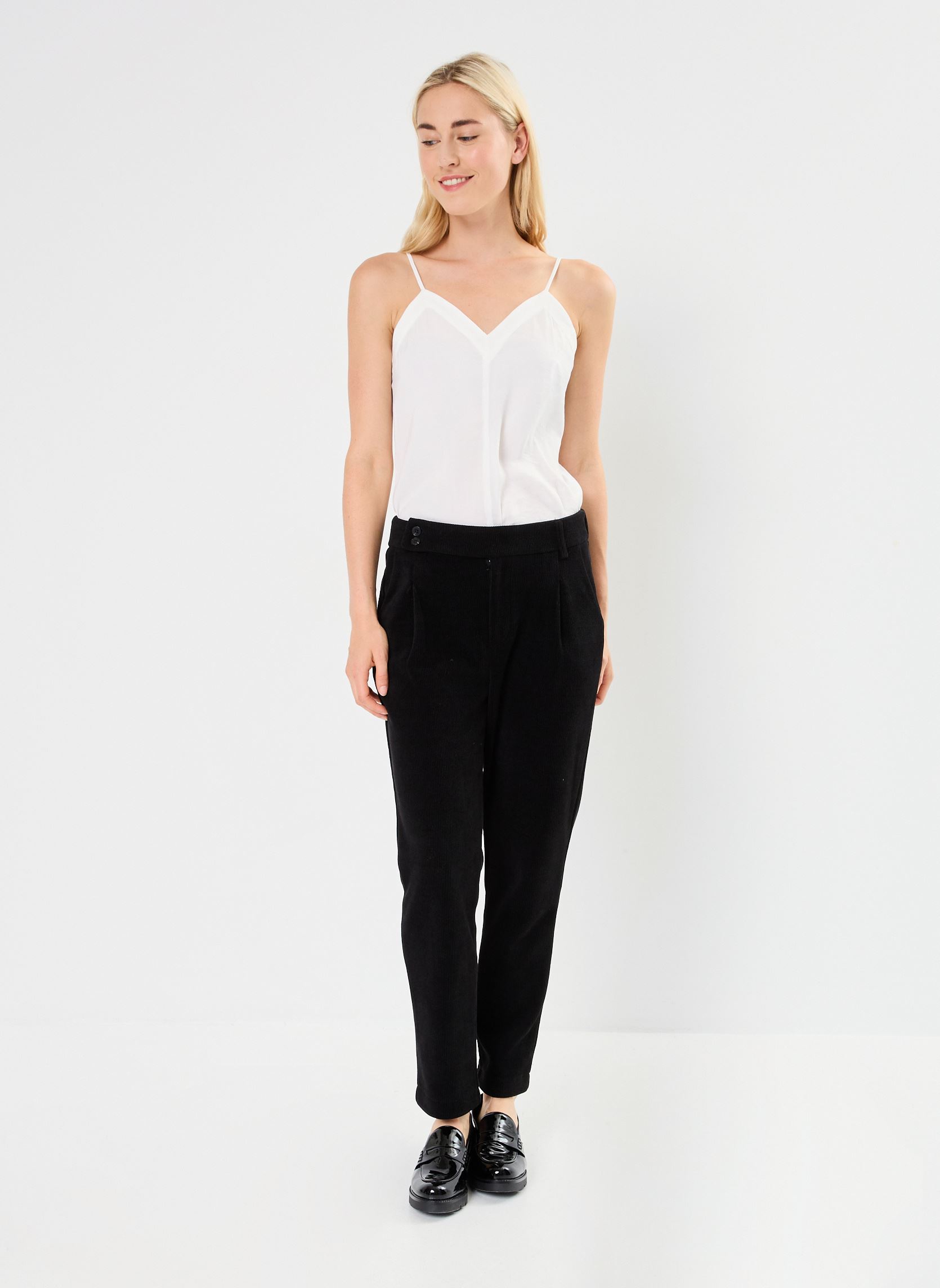 Pantalons slim LADIES WOVEN SLIM PANTS femme noir Molly Bracken Pantalons slim LADIES WOVEN SLIM PANTS femme noir BLACK