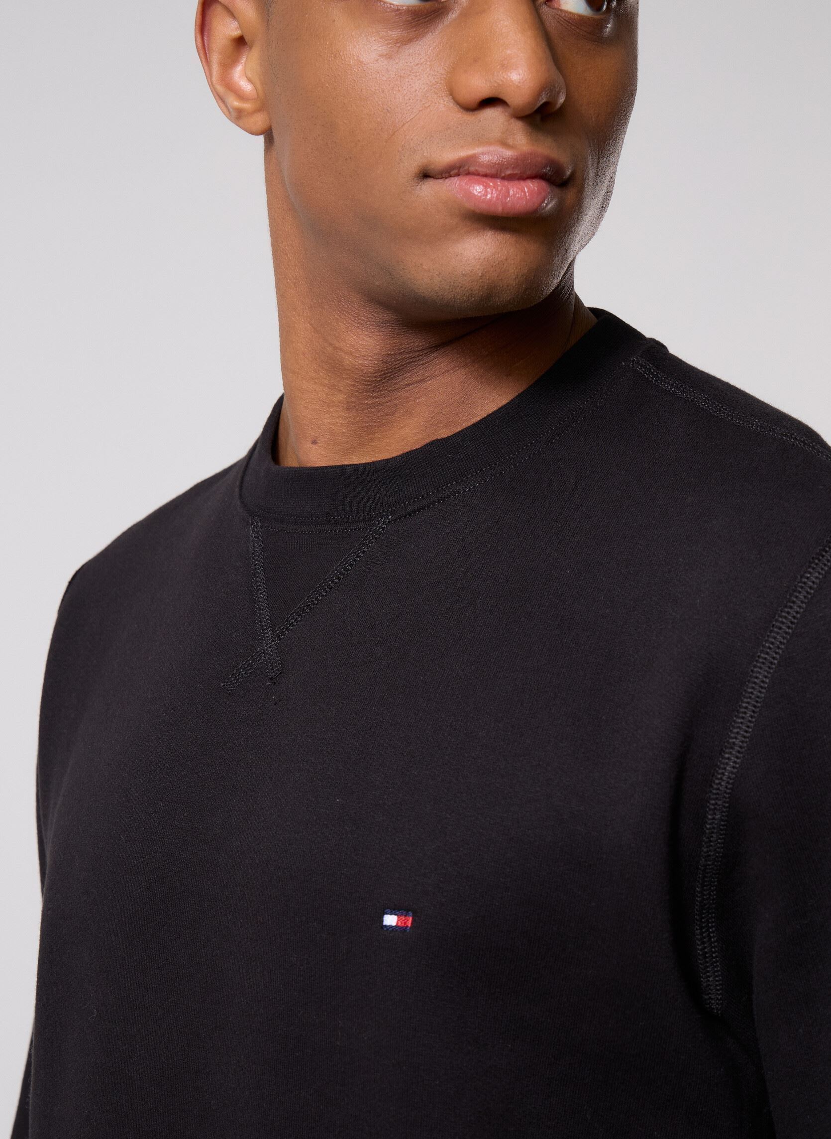 Sweatshirts Essential Fleece Cre MW0MW37232 herren schwarz Tommy Hilfiger Sweatshirts Essential Fleece Cre MW0MW37232 herren schwarz BLACK