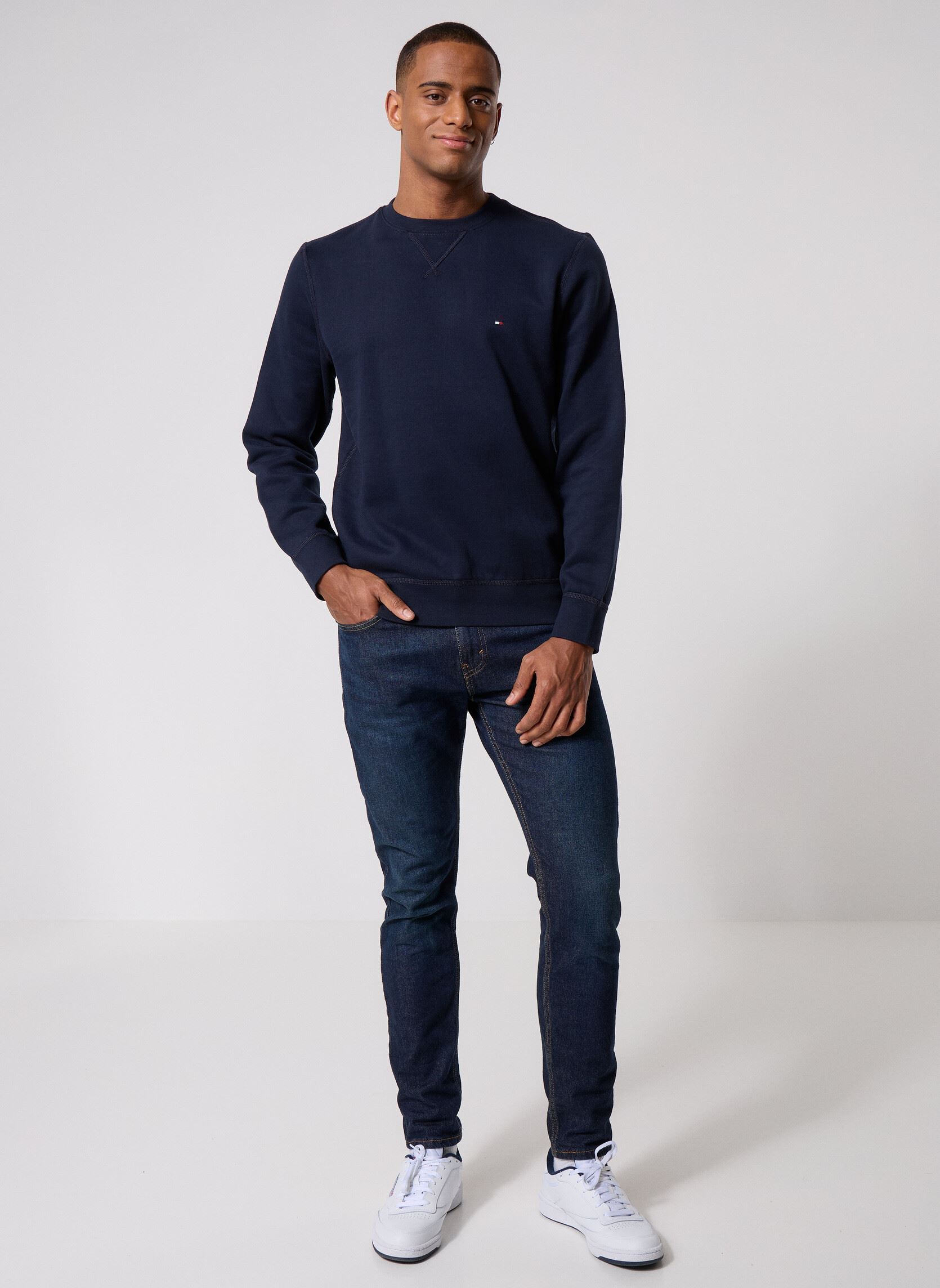 Sweats Essential Fleece Cre MW0MW37232 homme bleu Tommy Hilfiger Sweats Essential Fleece Cre MW0MW37232 homme bleu NAVY BLUE