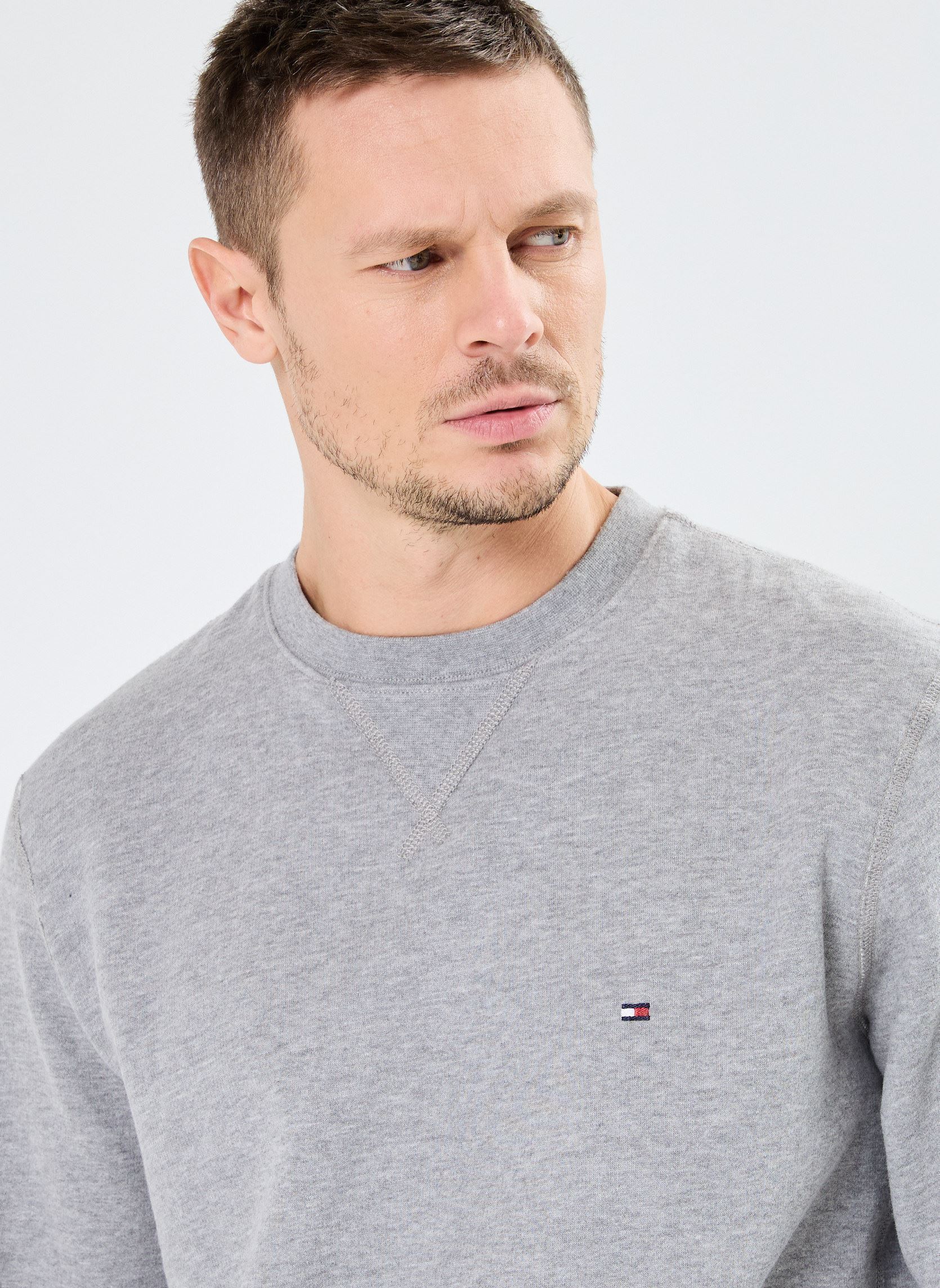 Sweats Essential Fleece Cre MW0MW37232 homme gris Tommy Hilfiger Sweats Essential Fleece Cre MW0MW37232 homme gris MEDIUM GREY HEATHER