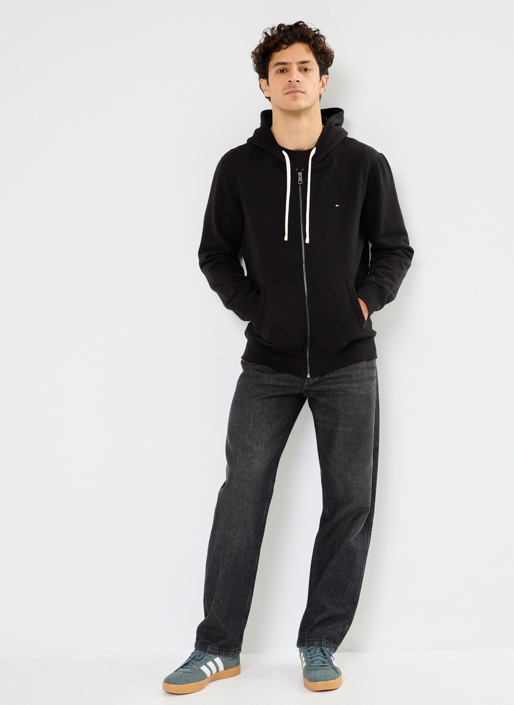 Sweats zippés Essential Fleece Zip MW0MW37234 homme noir Tommy Hilfiger Sweats zippés Essential Fleece Zip MW0MW37234 homme noir BLACK