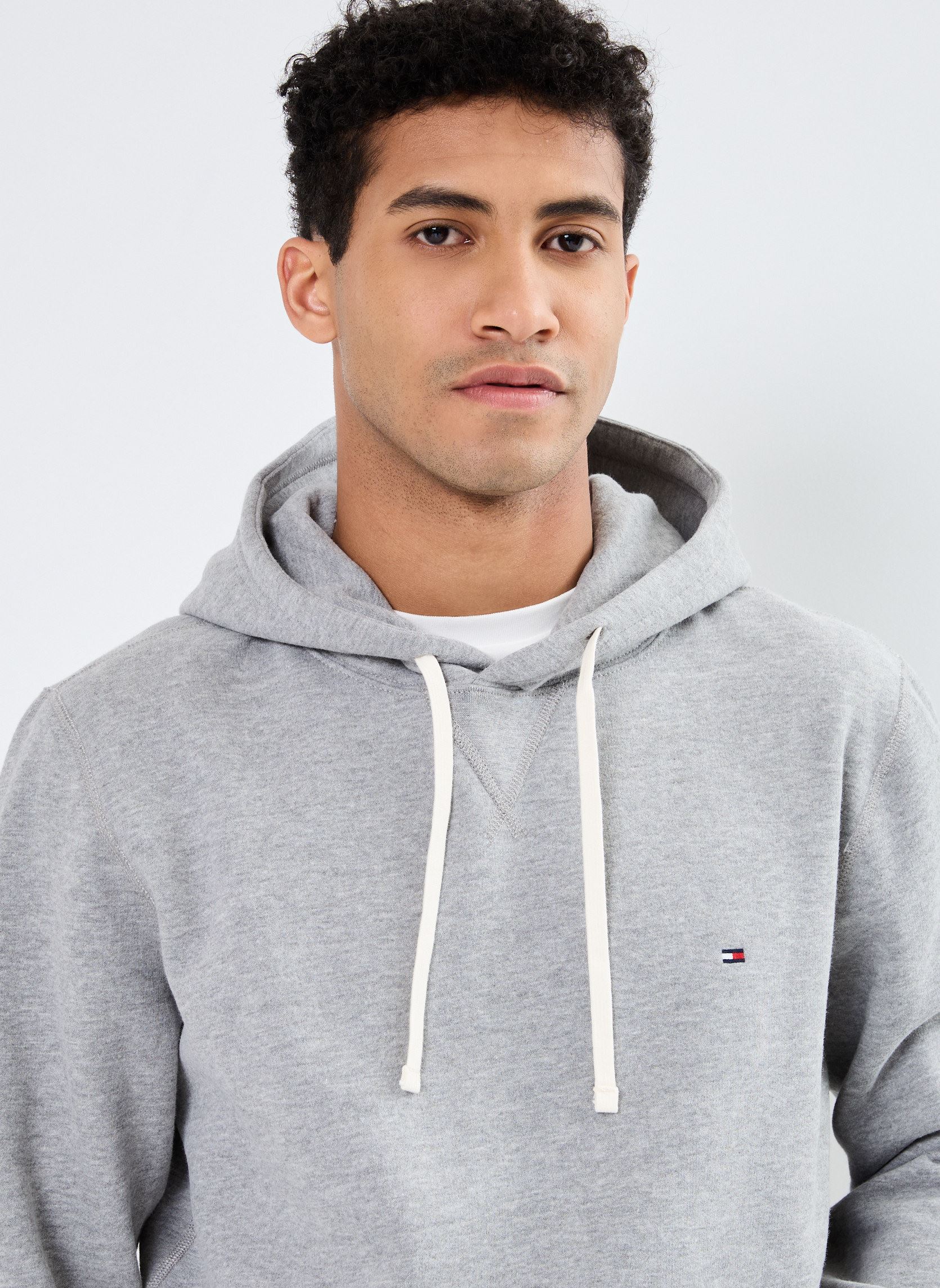 Sweats à capuche Essential Fleece Hoo MW0MW37230 homme gris Tommy Hilfiger Sweats à capuche Essential Fleece Hoo MW0MW37230 homme gris MEDIUM GREY HEATHER