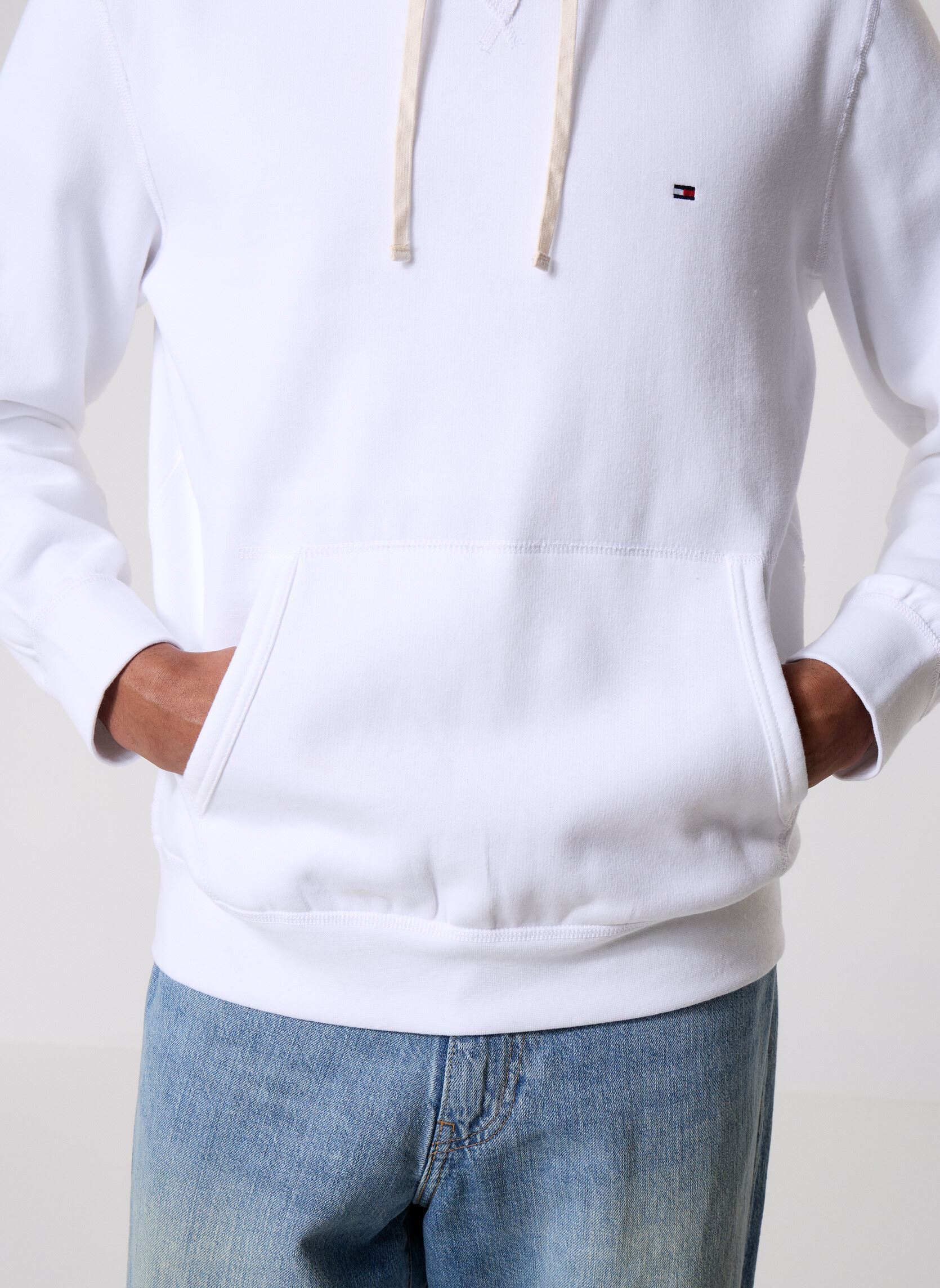 Sweats à capuche Essential Fleece Hoo MW0MW37230 homme blanc Tommy Hilfiger Sweats à capuche Essential Fleece Hoo MW0MW37230 homme blanc WHITE