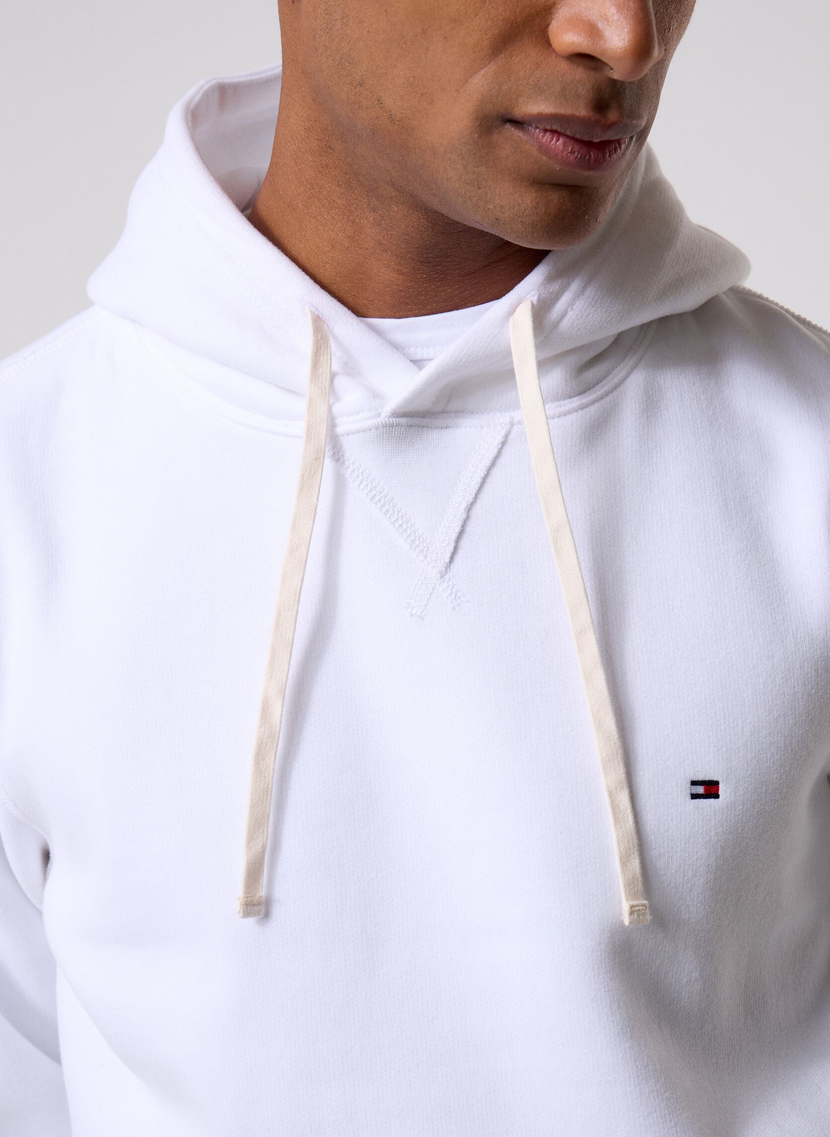 Sweats à capuche Essential Fleece Hoo MW0MW37230 homme blanc Tommy Hilfiger Sweats à capuche Essential Fleece Hoo MW0MW37230 homme blanc WHITE