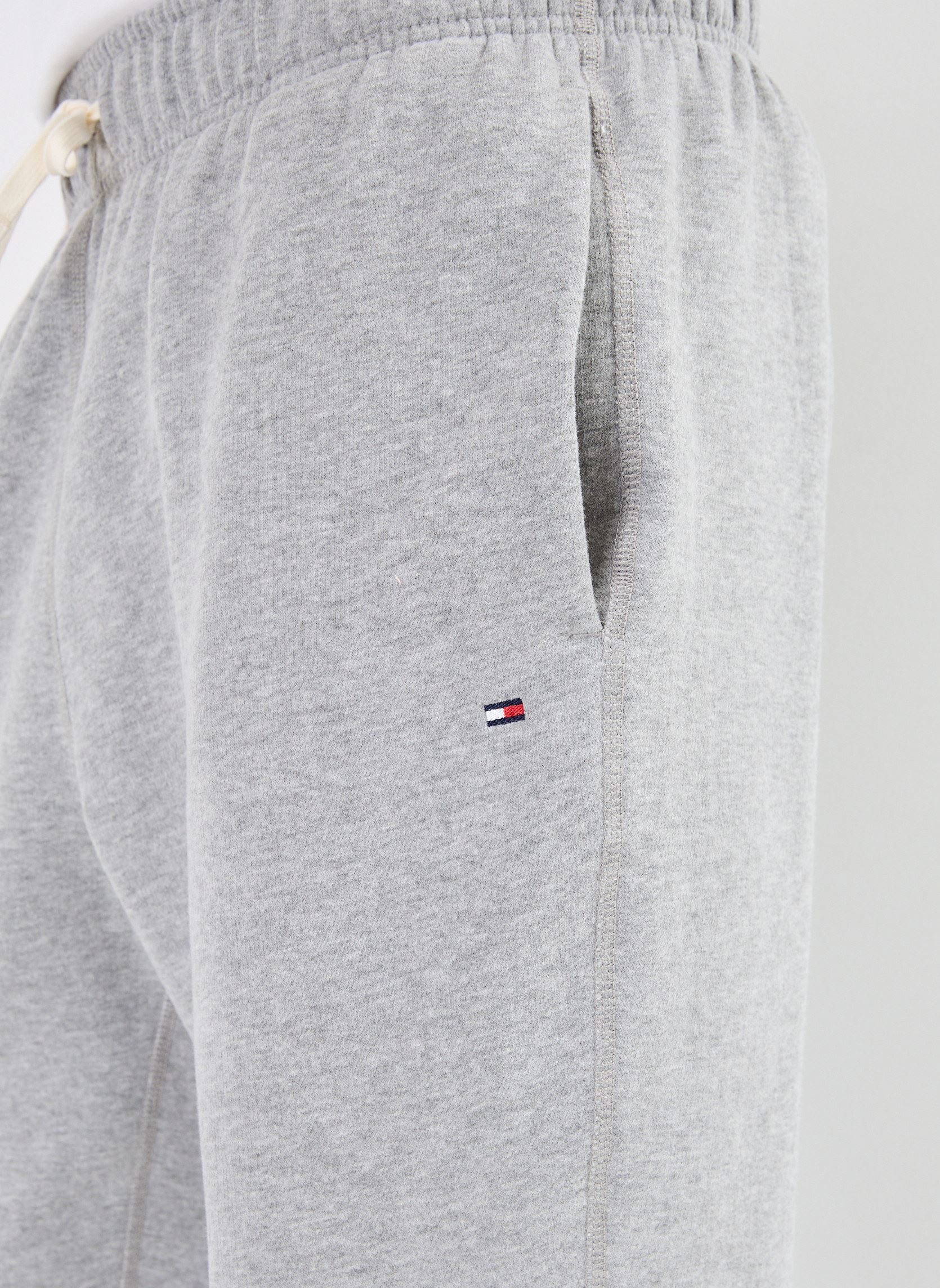 Joggings Essential Fleece Swe MW0MW37231 homme gris Tommy Hilfiger Joggings Essential Fleece Swe MW0MW37231 homme gris MEDIUM GREY HEATHER