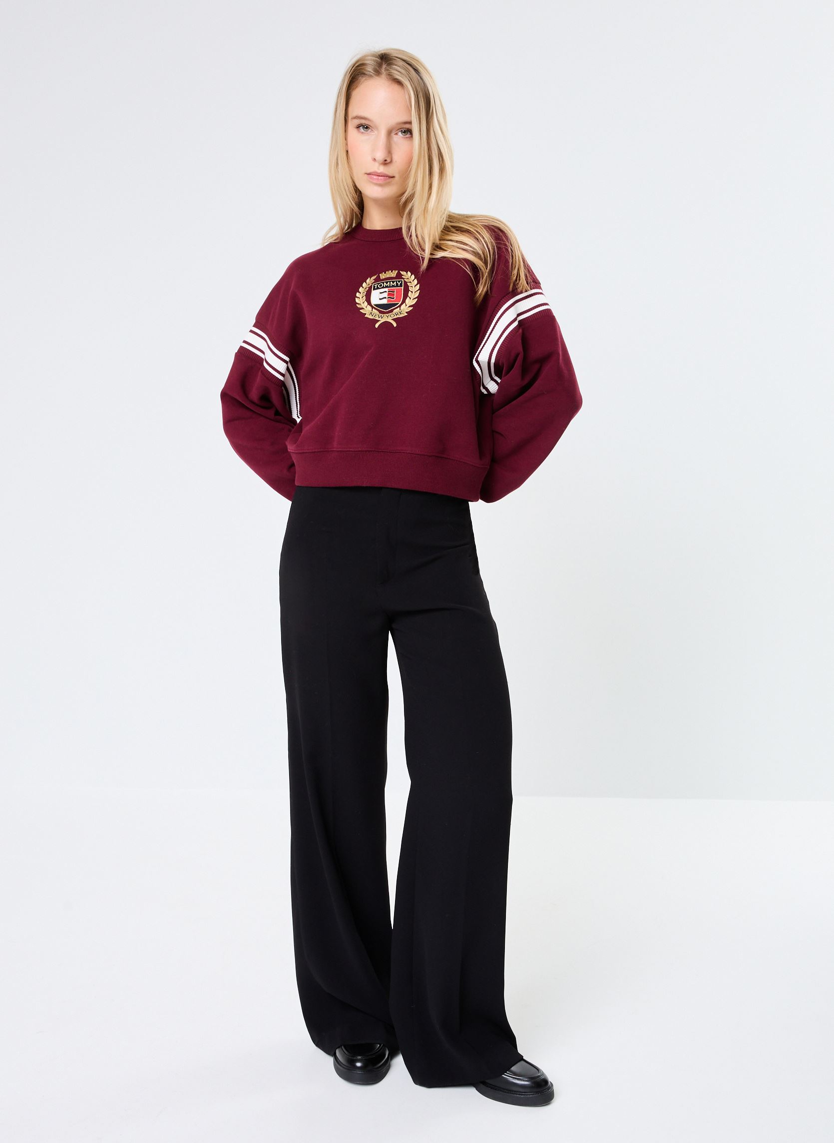 Sweatshirts Tjw Nw Bxy Crest Cre DW0DW18772 damen bordeaux Tommy Jeans Sweatshirts Tjw Nw Bxy Crest Cre DW0DW18772 damen bordeaux PURPLE