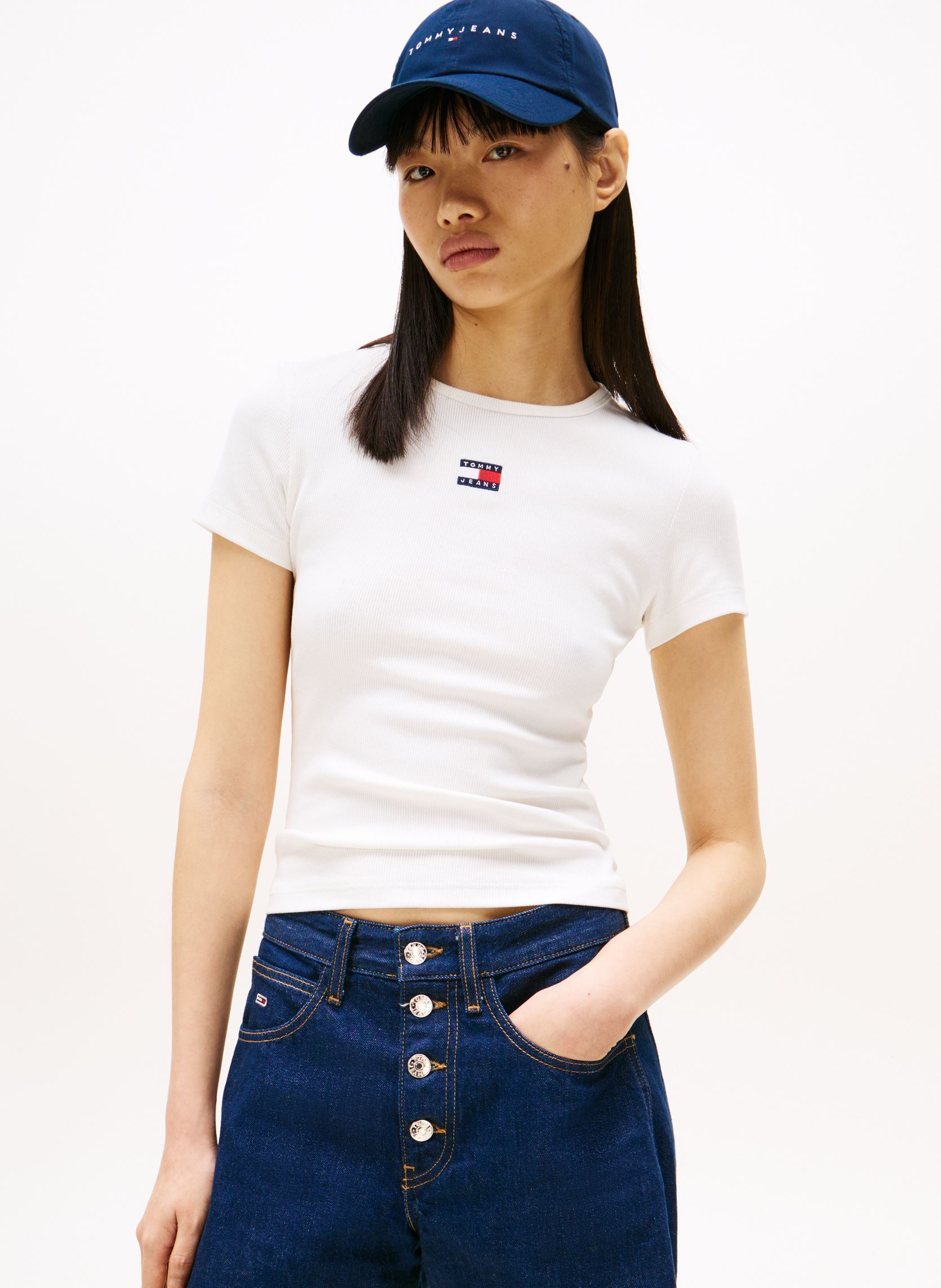 Tee-shirts manches courtes Tjw Slim Badge Rib T DW0DW17881 femme blanc Tommy Jeans Tee-shirts manches courtes Tjw Slim Badge Rib T DW0DW17881 femme blanc ECRU