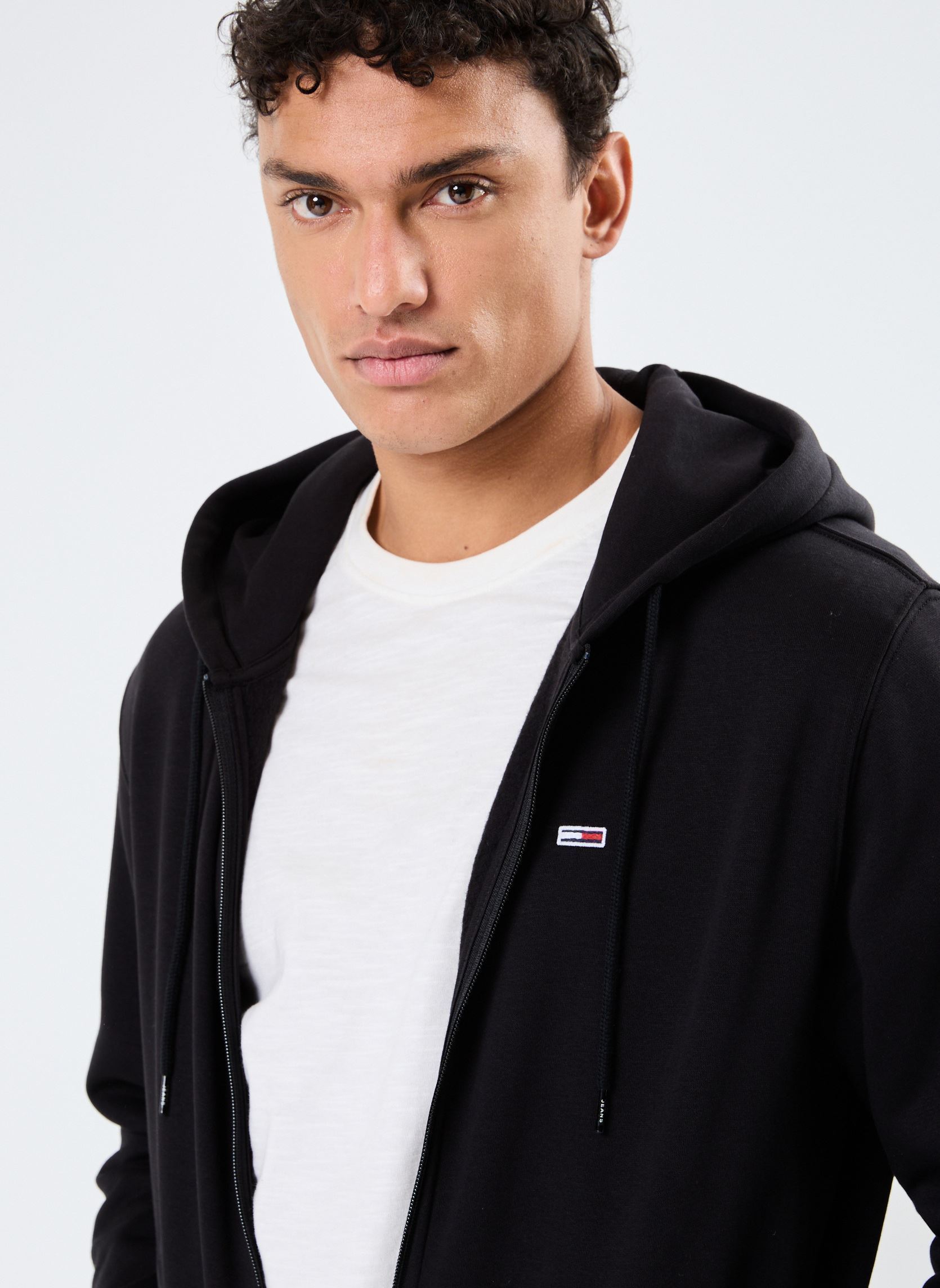 Sweats zippés Tjm Reg S Flag Zip F DM0DM20743 homme noir Tommy Jeans Sweats zippés Tjm Reg S Flag Zip F DM0DM20743 homme noir BLACK
