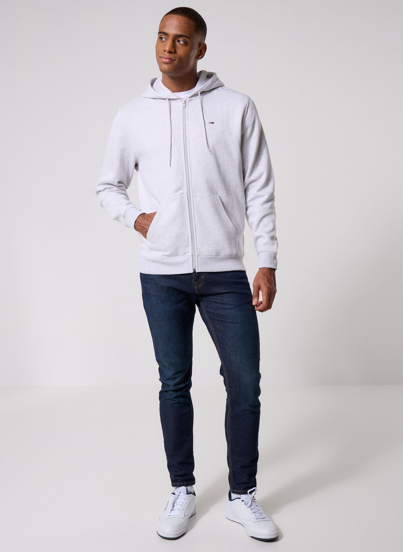 Felpe con zip Tjm Reg S Flag Zip F DM0DM20743 uomo grigio Tommy Jeans Felpe con zip Tjm Reg S Flag Zip F DM0DM20743 uomo grigio Silver Grey Htr