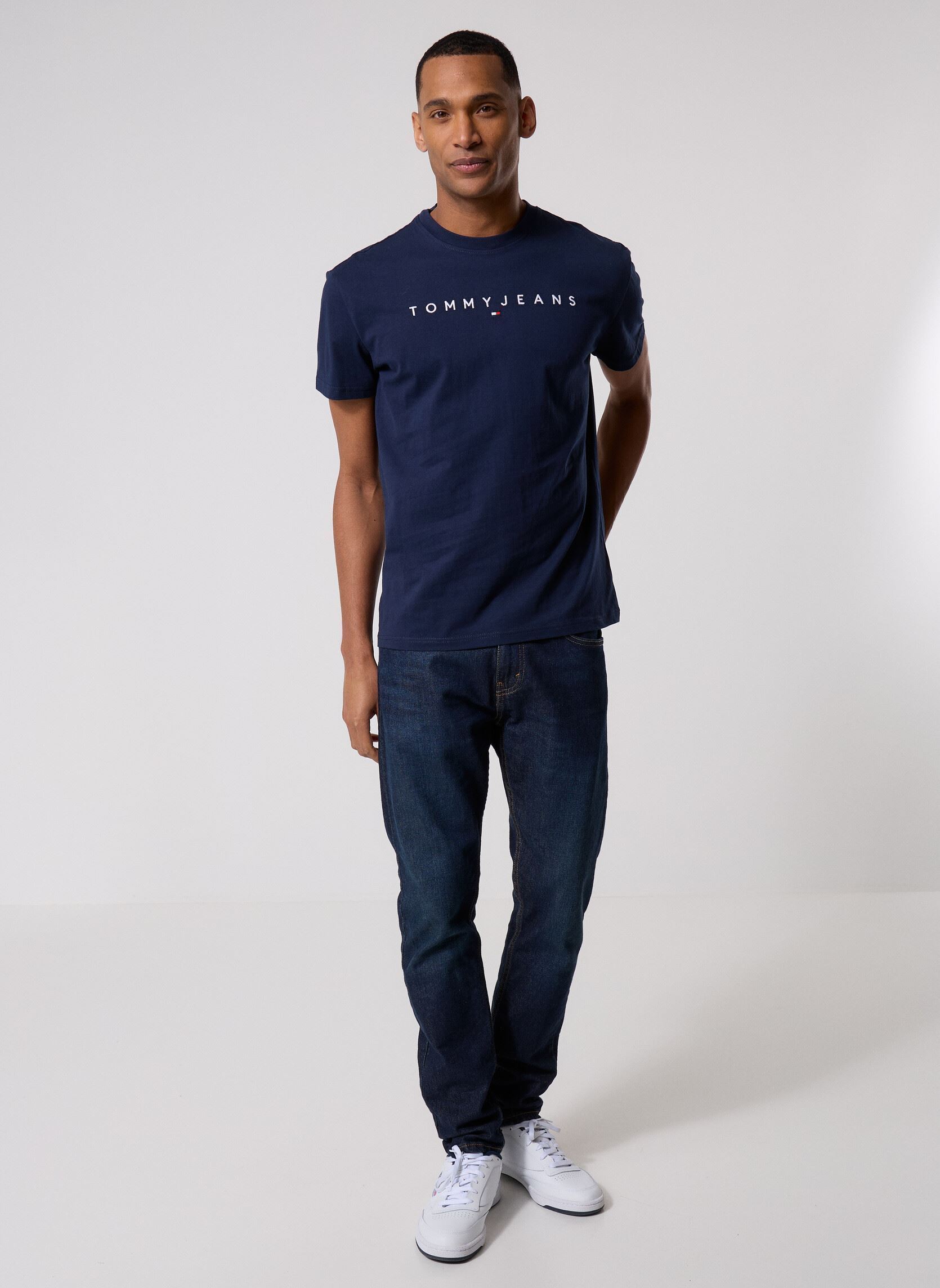 T-shirts met korte mouwen Tjm Reg Linear Logo DM0DM20744 heren blauw Tommy Jeans T-shirts met korte mouwen Tjm Reg Linear Logo DM0DM20744 heren blauw DARK NIGHT NAVY