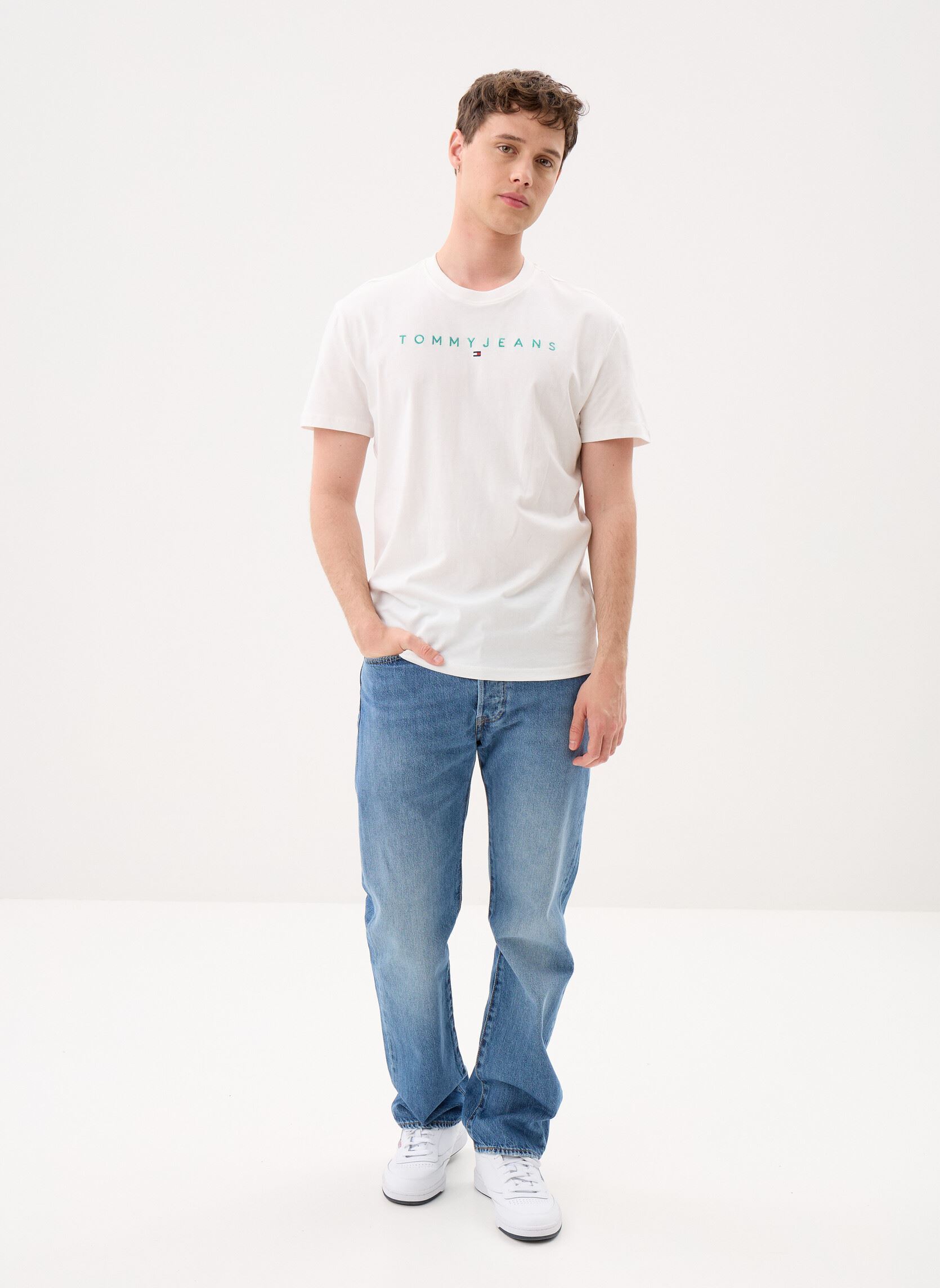 T-shirts met korte mouwen Tjm Reg Linear Logo DM0DM20744 heren wit Tommy Jeans T-shirts met korte mouwen Tjm Reg Linear Logo DM0DM20744 heren wit ECRU / BAHAMA GREEN