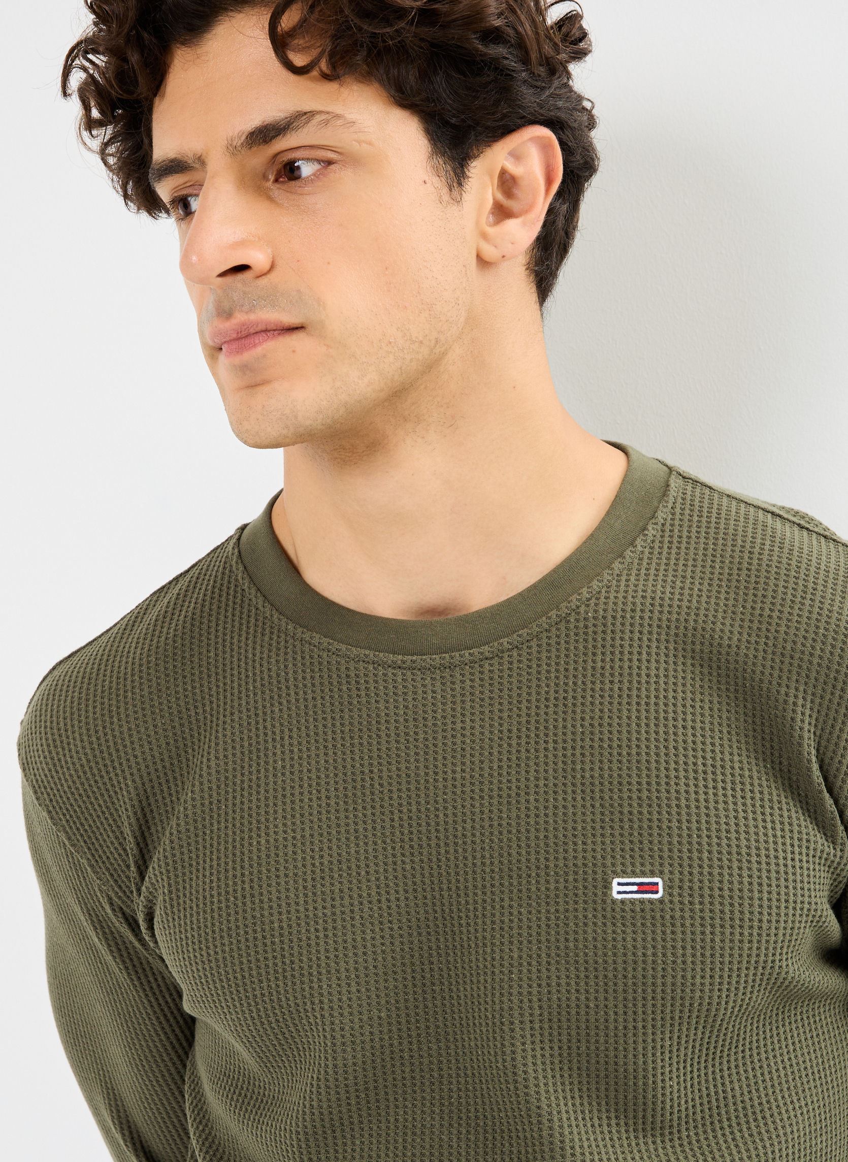 Tee-shirts manches courtes Tjm Reg Waffle L/S T DM0DM19216 homme vert Tommy Jeans Tee-shirts manches courtes Tjm Reg Waffle L/S T DM0DM19216 homme vert FATIGUE GREEN