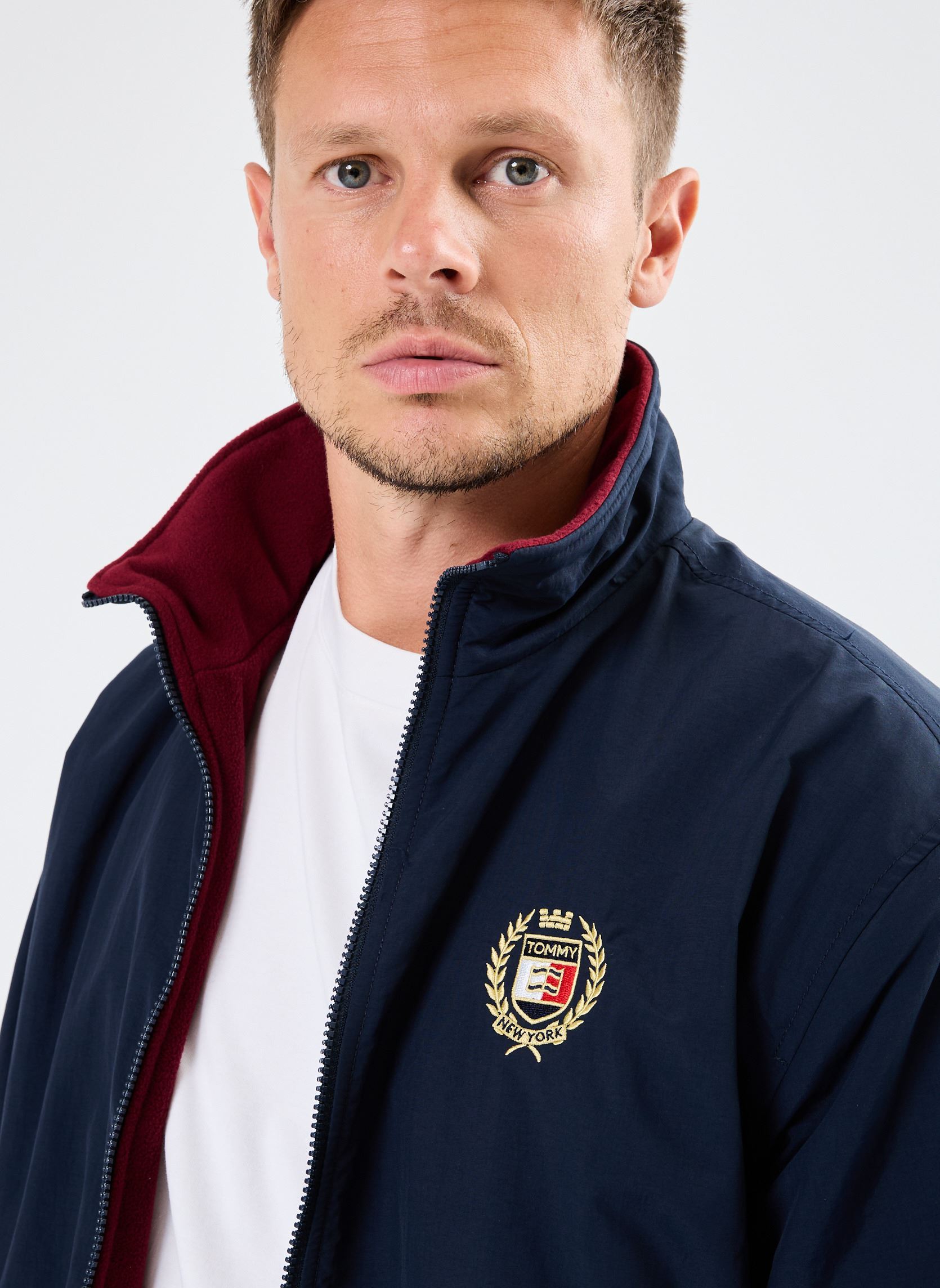 Bomberjacks Tjm Polar Crest Reve DM0DM19643 heren blauw Tommy Jeans Bomberjacks Tjm Polar Crest Reve DM0DM19643 heren blauw DARK NIGHT NAVY