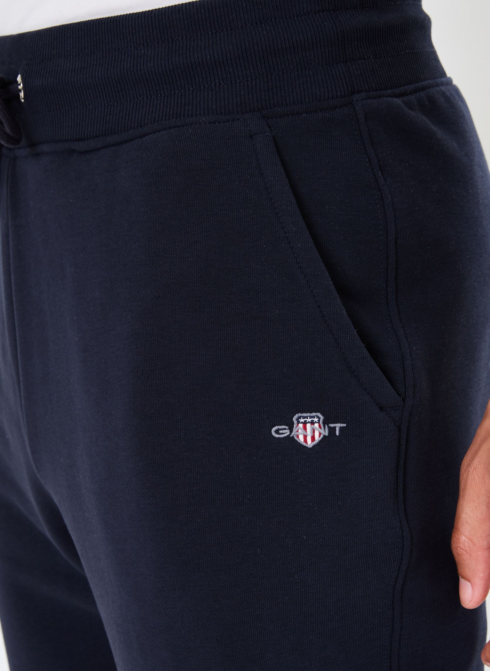Joggings Reg Shield Sweatpants homme bleu GANT Joggings Reg Shield Sweatpants homme bleu BLEU NUIT