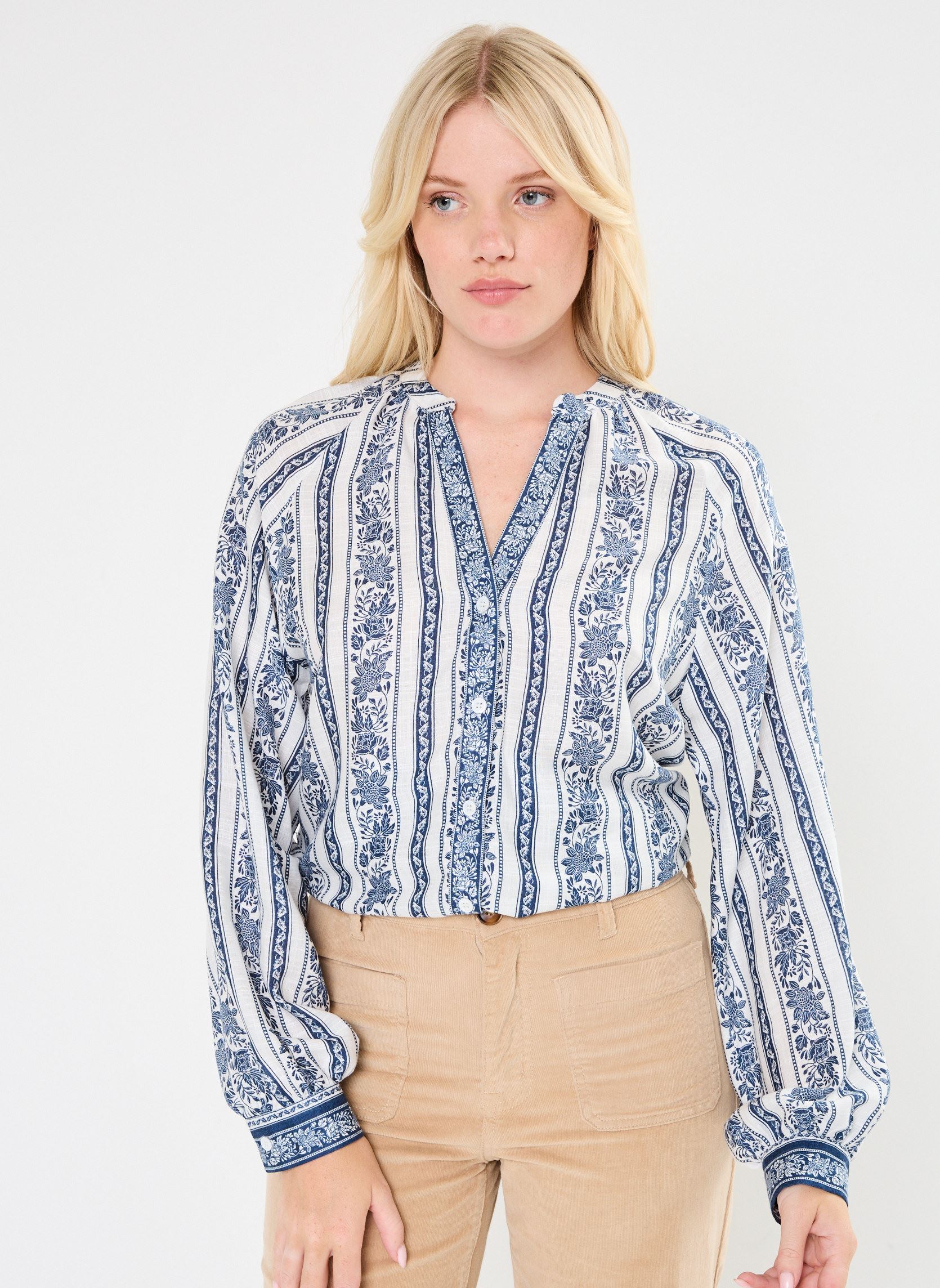 Die Perfekte Dirndlbluse: Hochgeschlossen Und Langärmelig