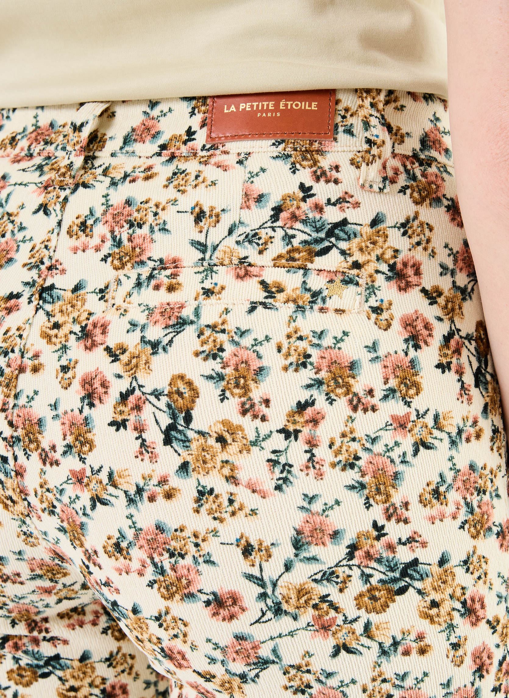 Flared jeans Sonny dames meerkleurig La Petite Etoile Flared jeans Sonny dames meerkleurig Floral
