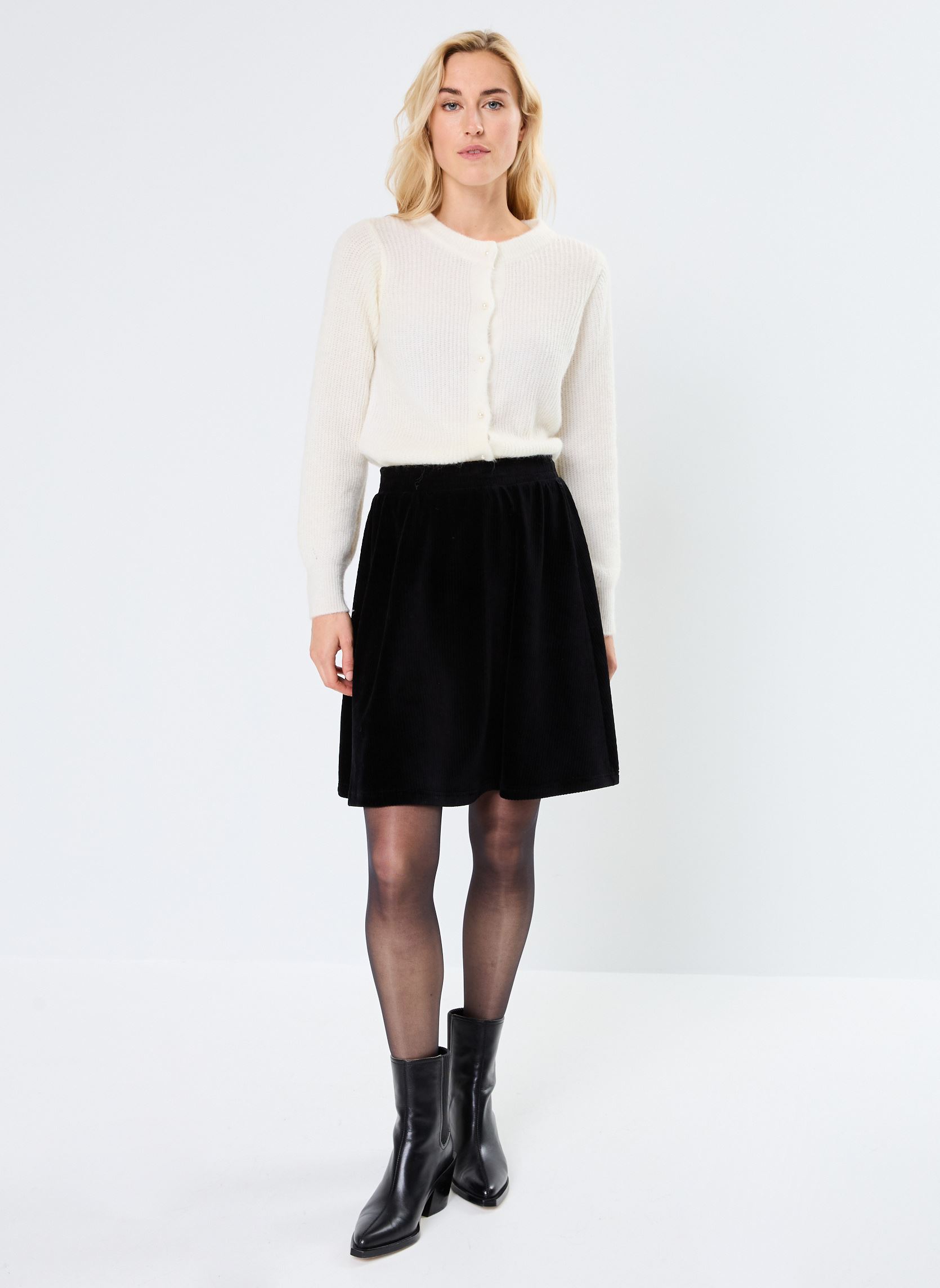Jupes courtes NUSELMA SKIRT femme noir Nümph Jupes courtes NUSELMA SKIRT femme noir Caviar